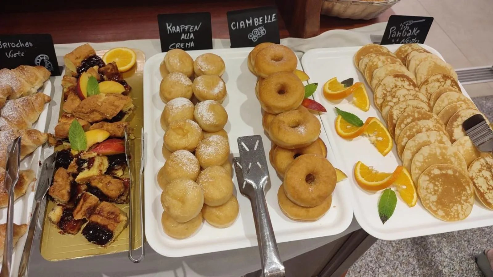 Breakfast in Hotel Oasi