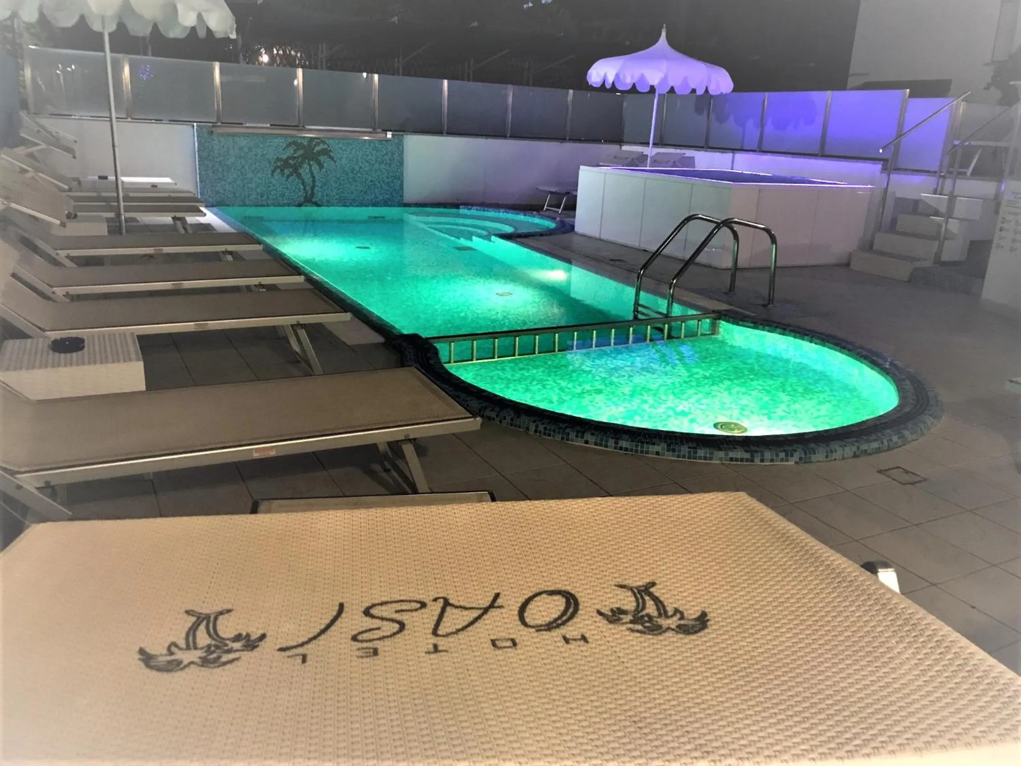 Swimming pool in Hotel Oasi