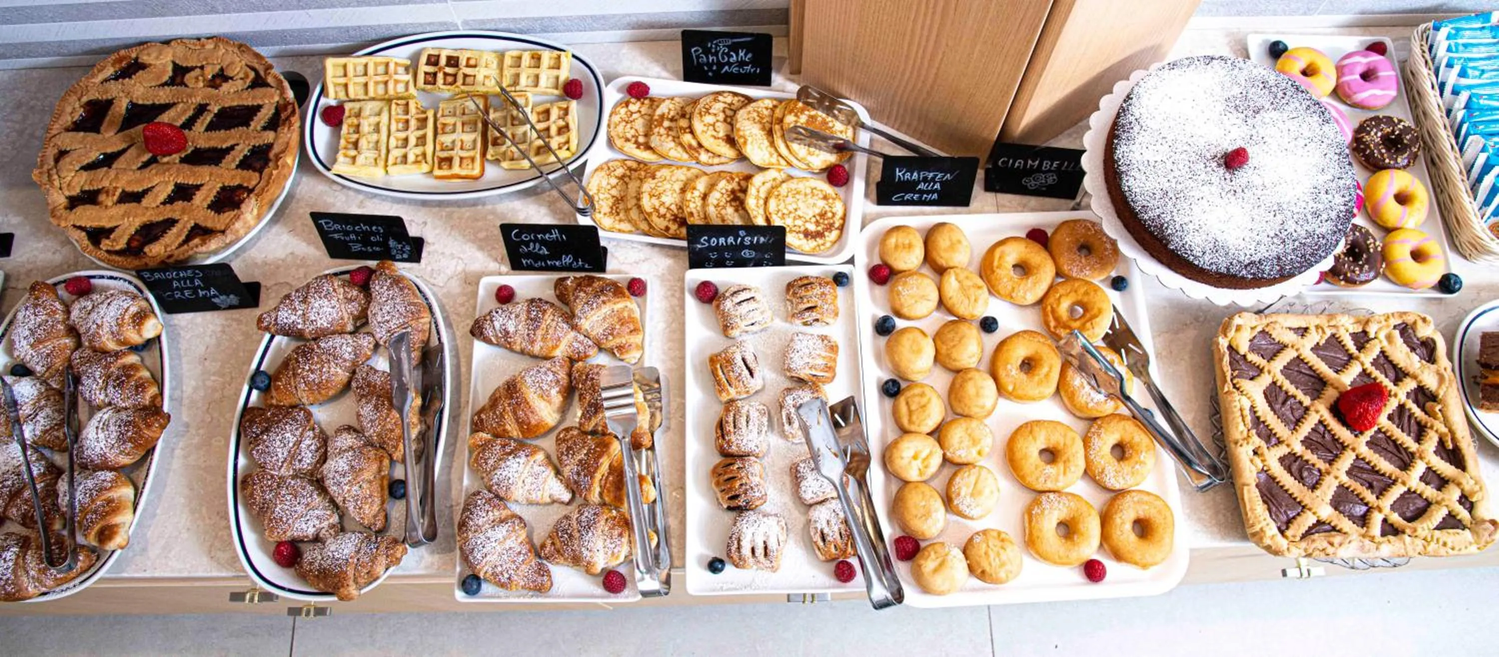 Breakfast in Hotel Oasi