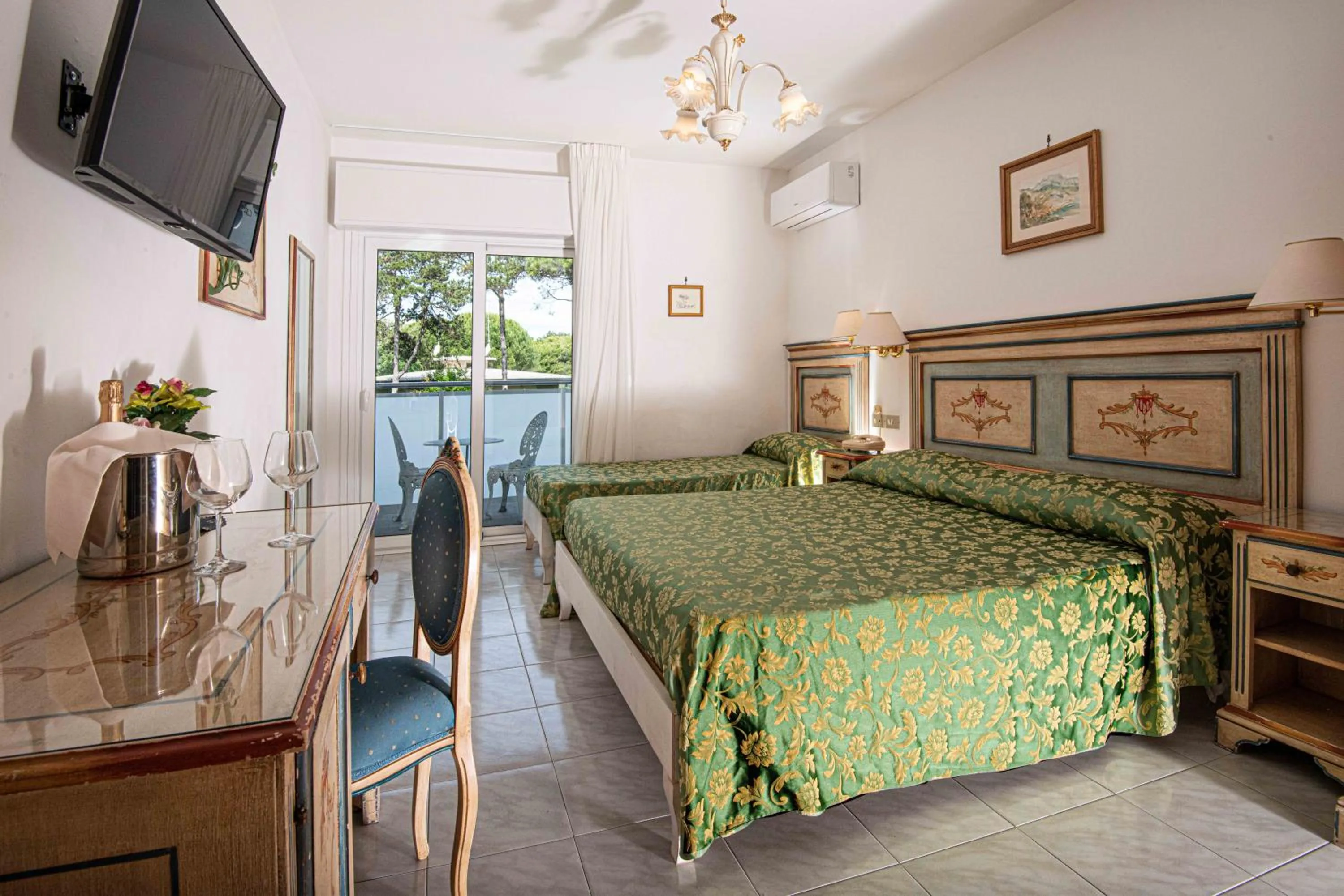 Bedroom, Bed in Hotel Oasi