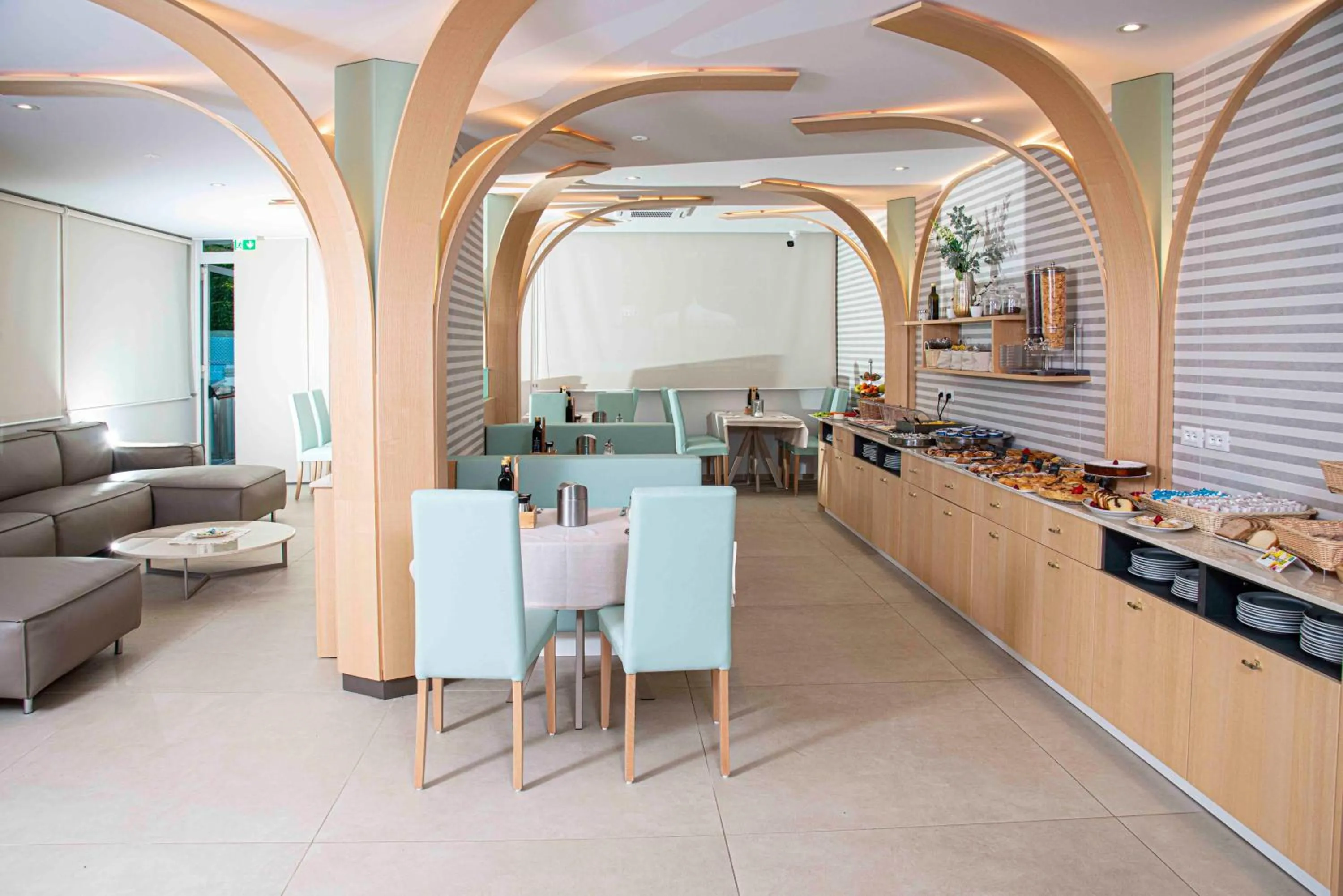 Breakfast in Hotel Oasi