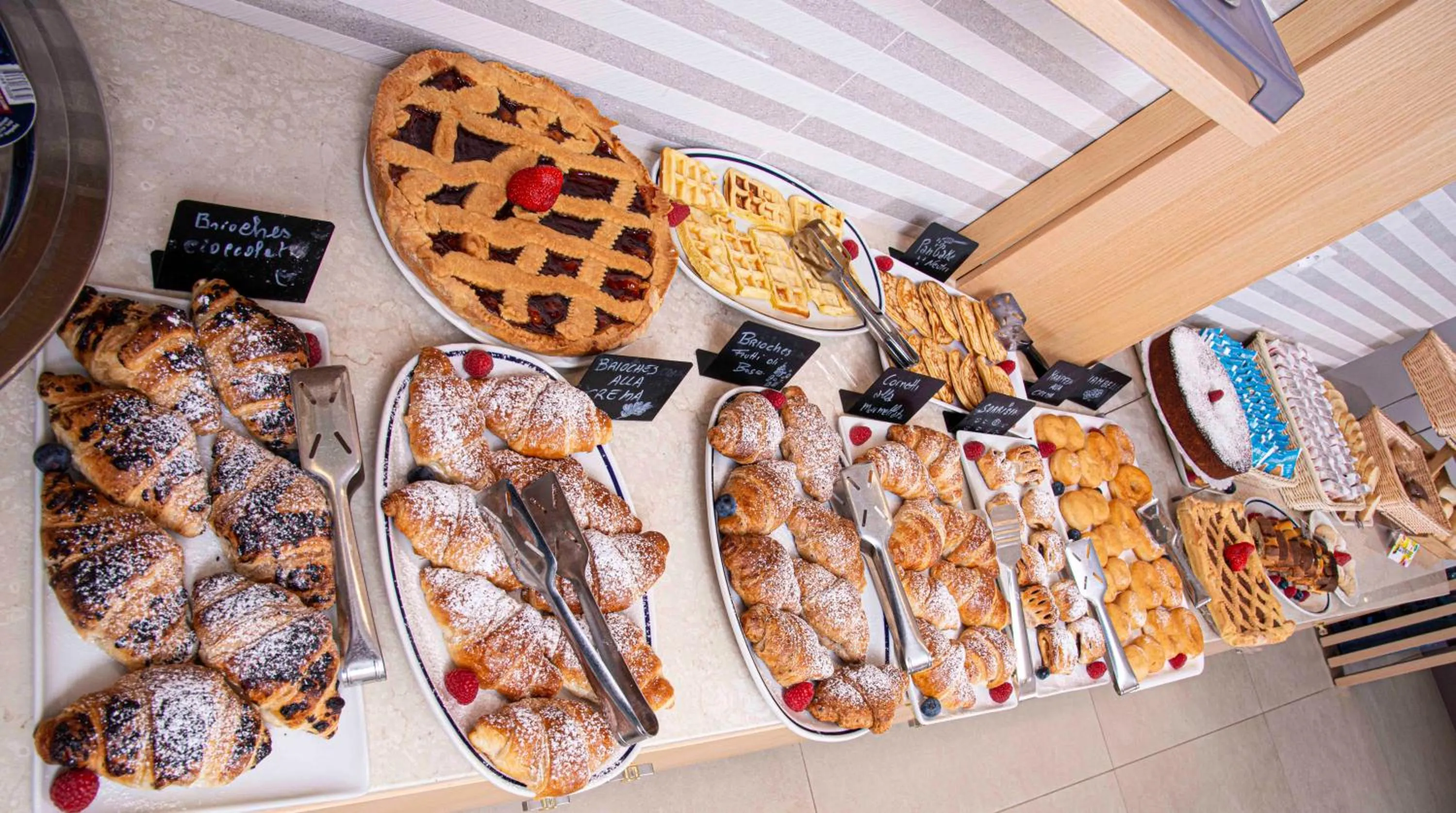 Breakfast in Hotel Oasi