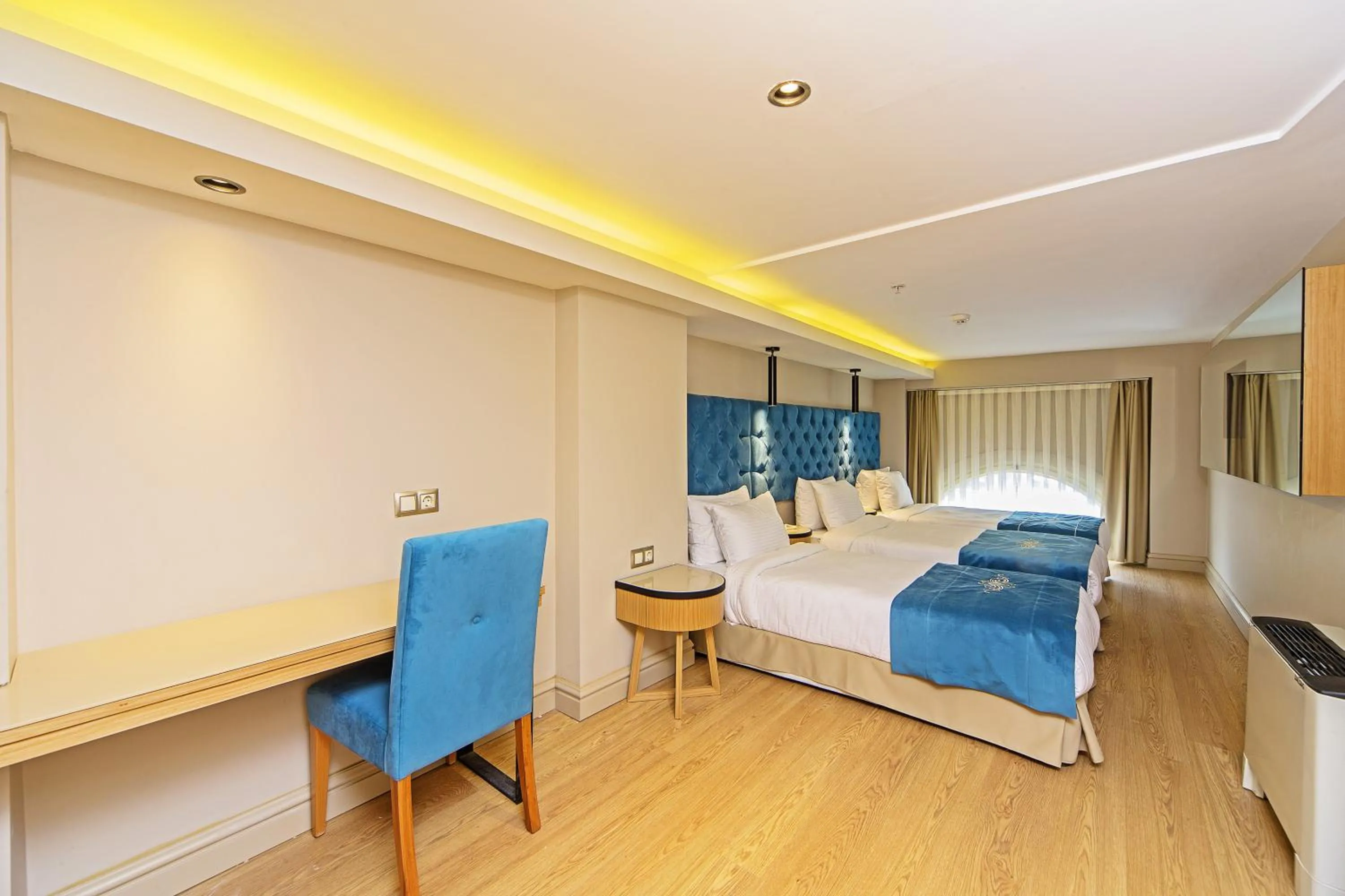 Photo of the whole room, Bed in History Hotel