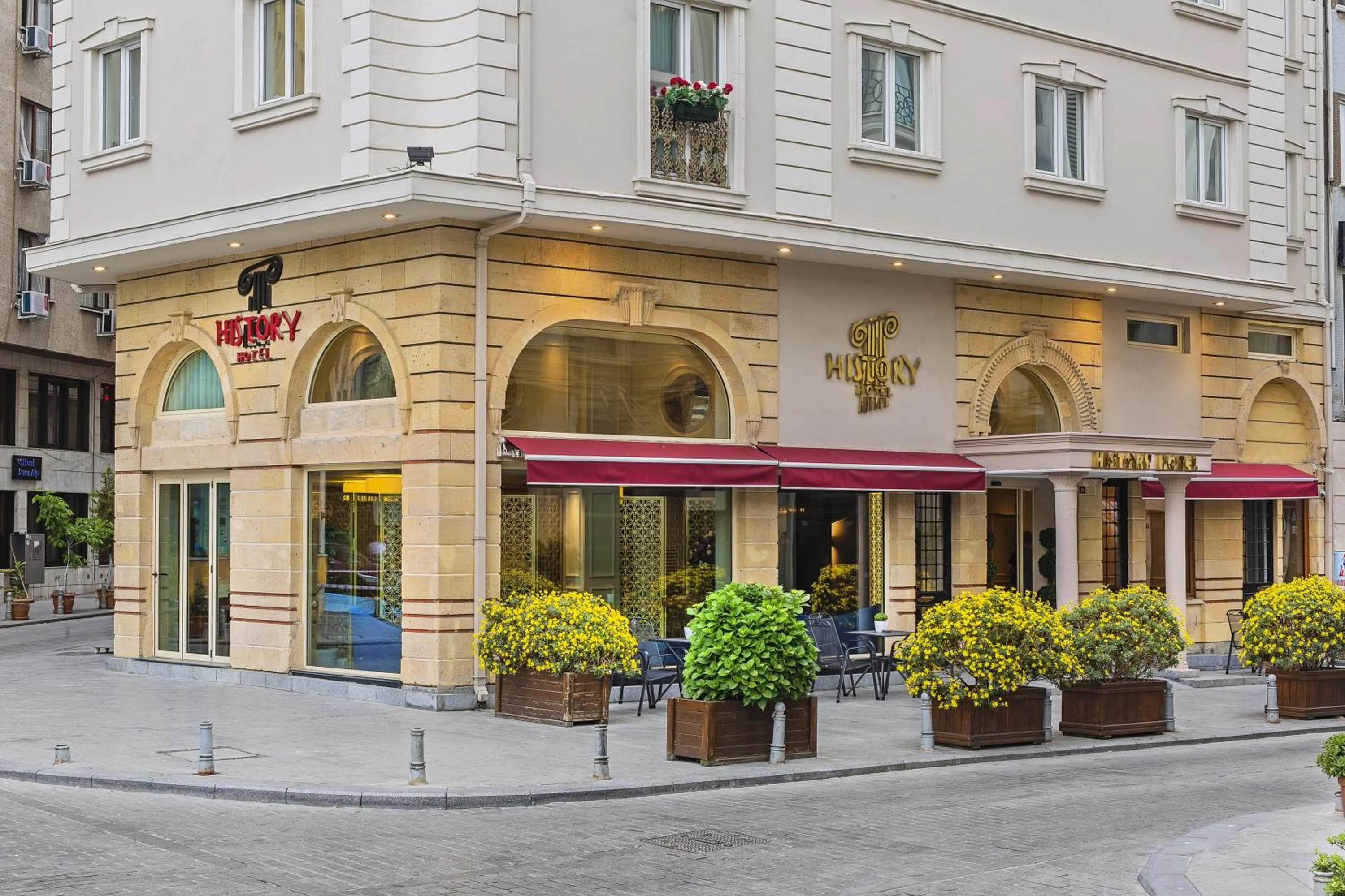 Garden in History Hotel