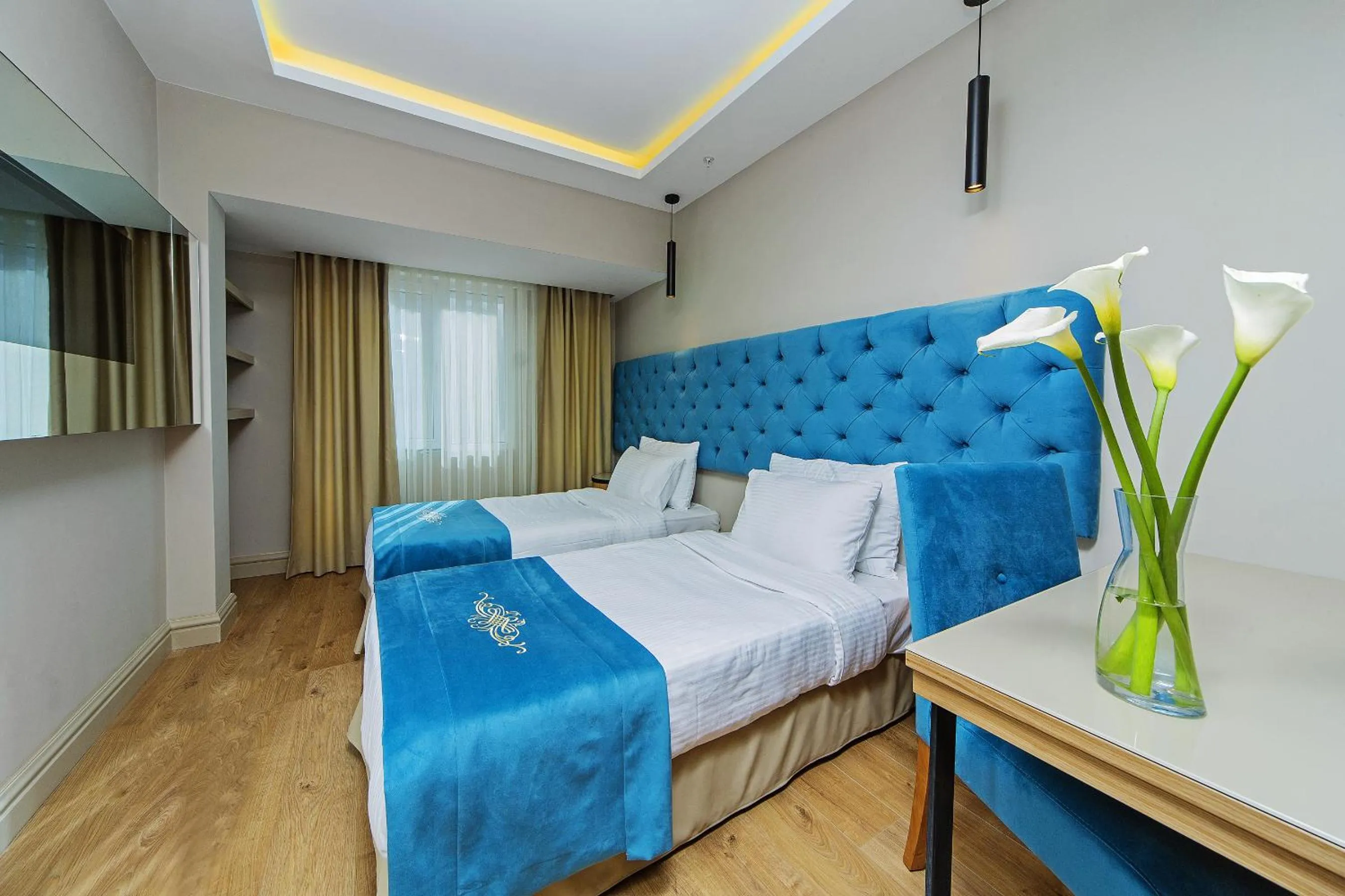 Photo of the whole room, Bed in History Hotel