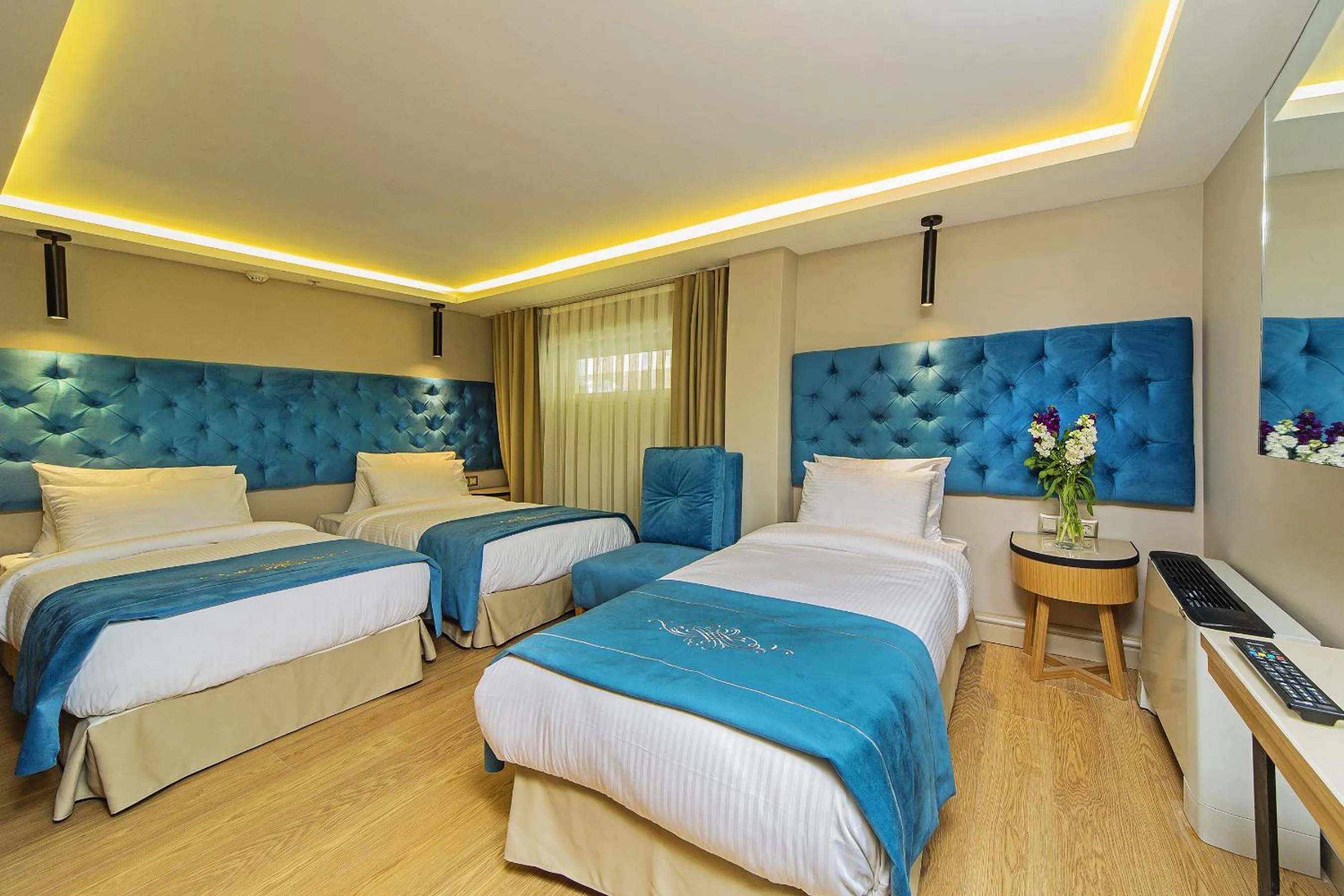 Photo of the whole room, Bed in History Hotel