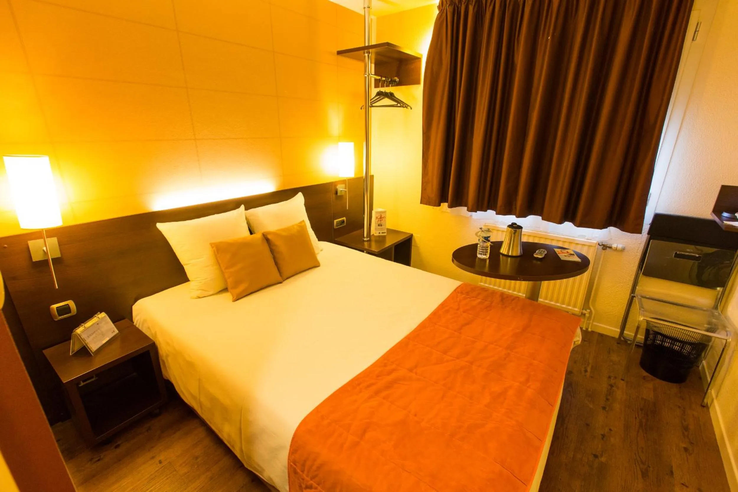 Bedroom, Bed in Hotel Inn Design Sedan