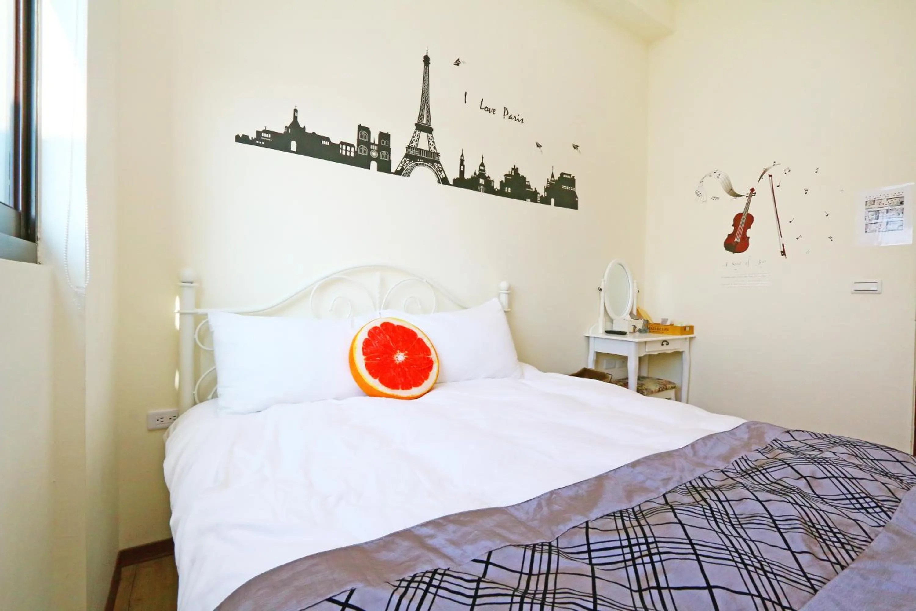 Small Double Room in Birds Flower B&B
