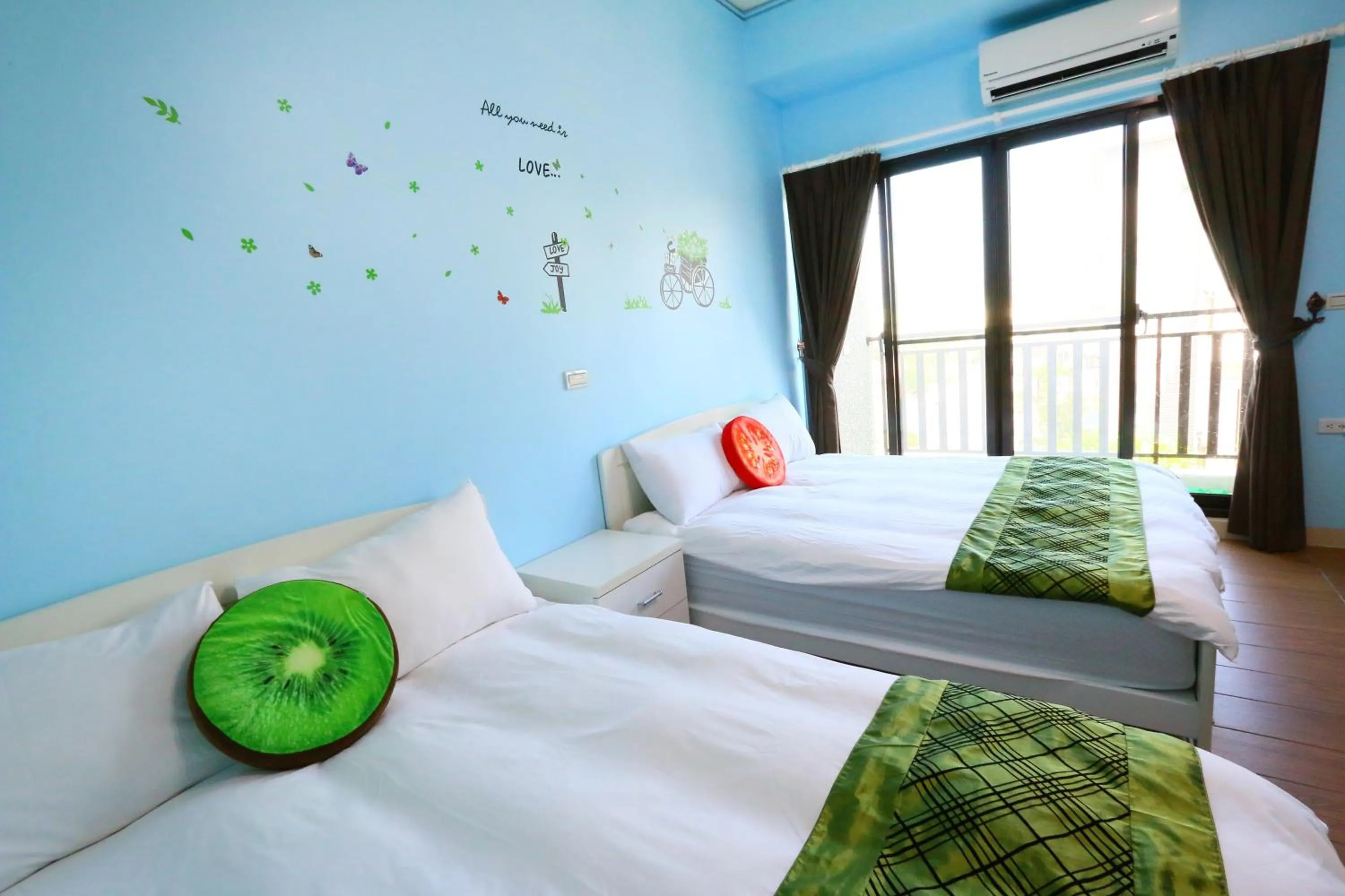 Quadruple Room with Shared Bathroom in Birds Flower B&B