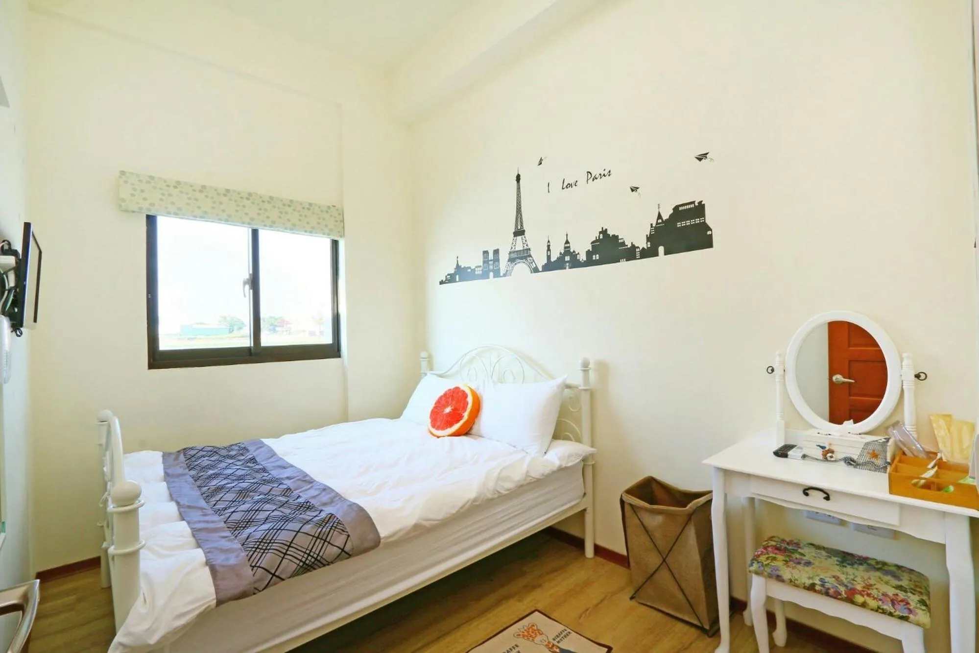 Small Double Room in Birds Flower B&B
