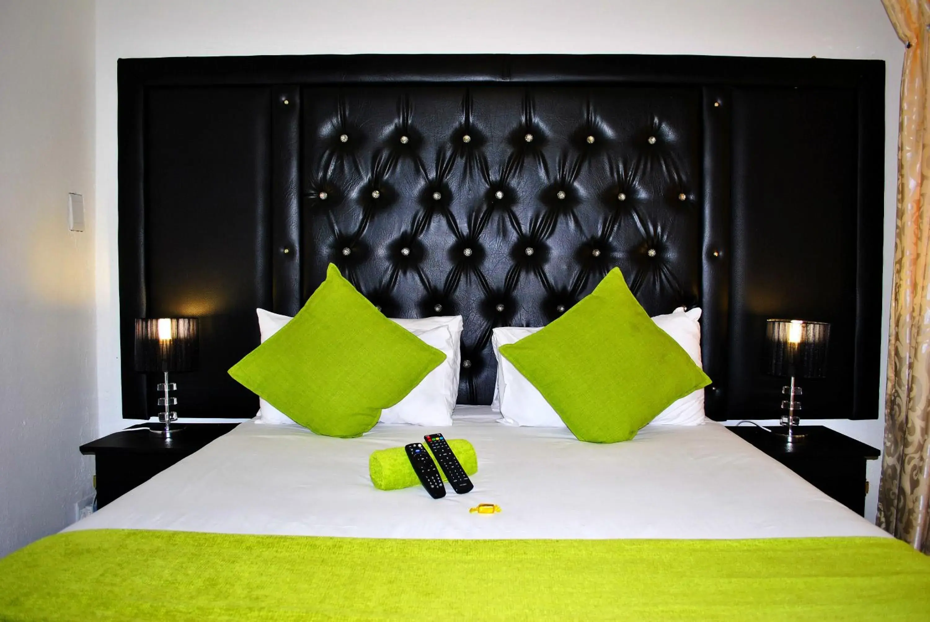 Double Room with Pool View in Lapologa B&B Phalaborwa Double Room with Pool View in Lapologa B&B Phalaborwa