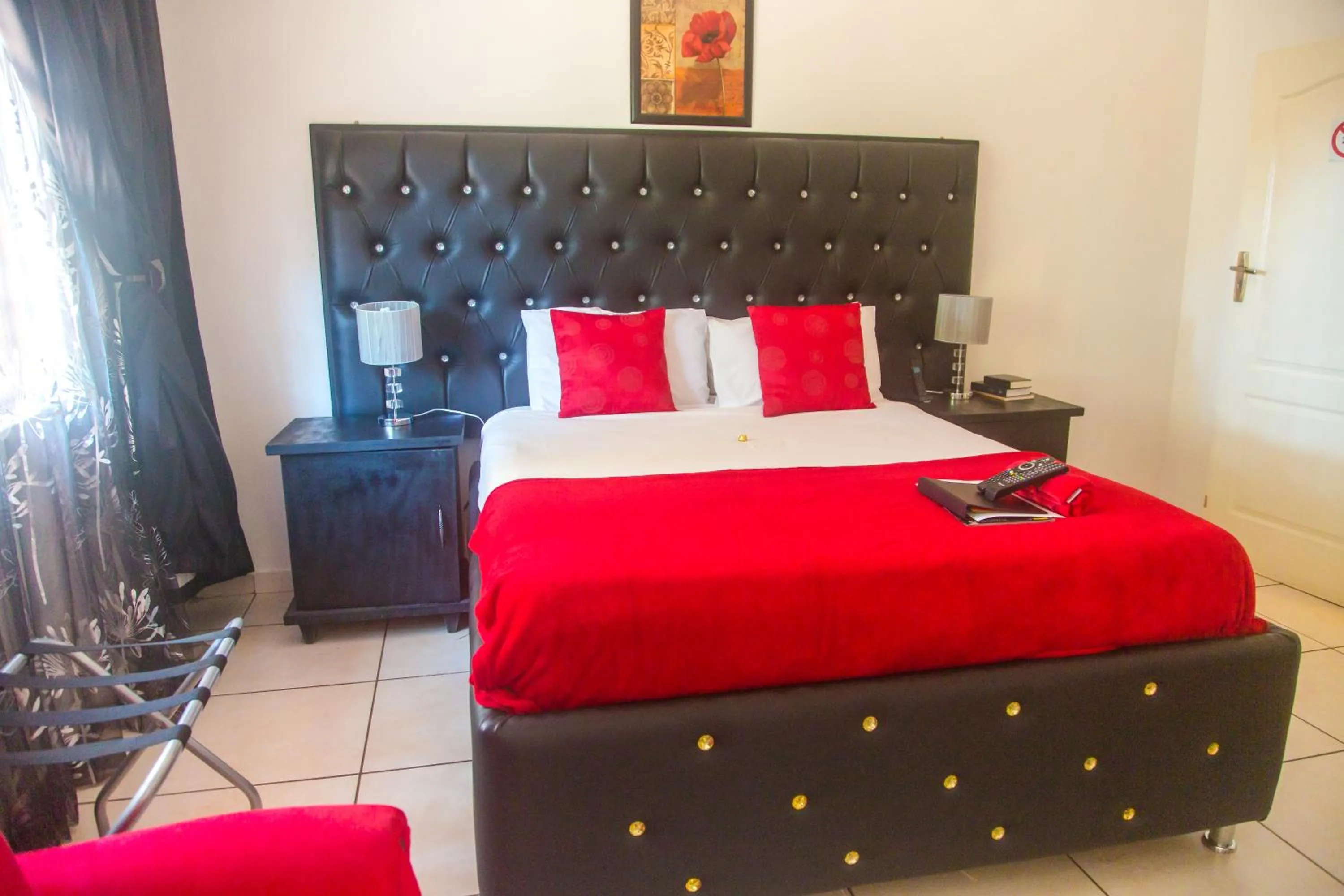 Photo of the whole room, Bed in Lapologa B&B Phalaborwa