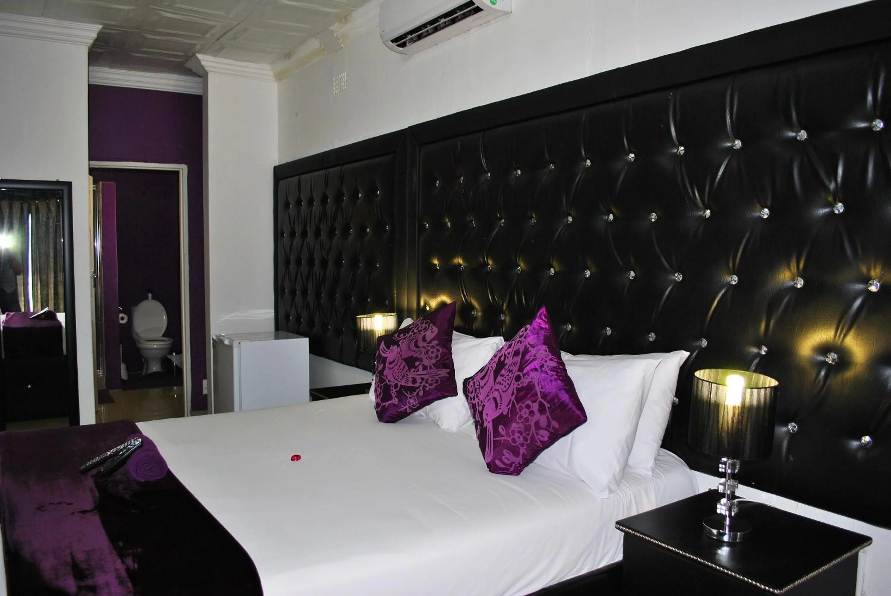 air conditioner, Bed in Lapologa B&B Phalaborwa