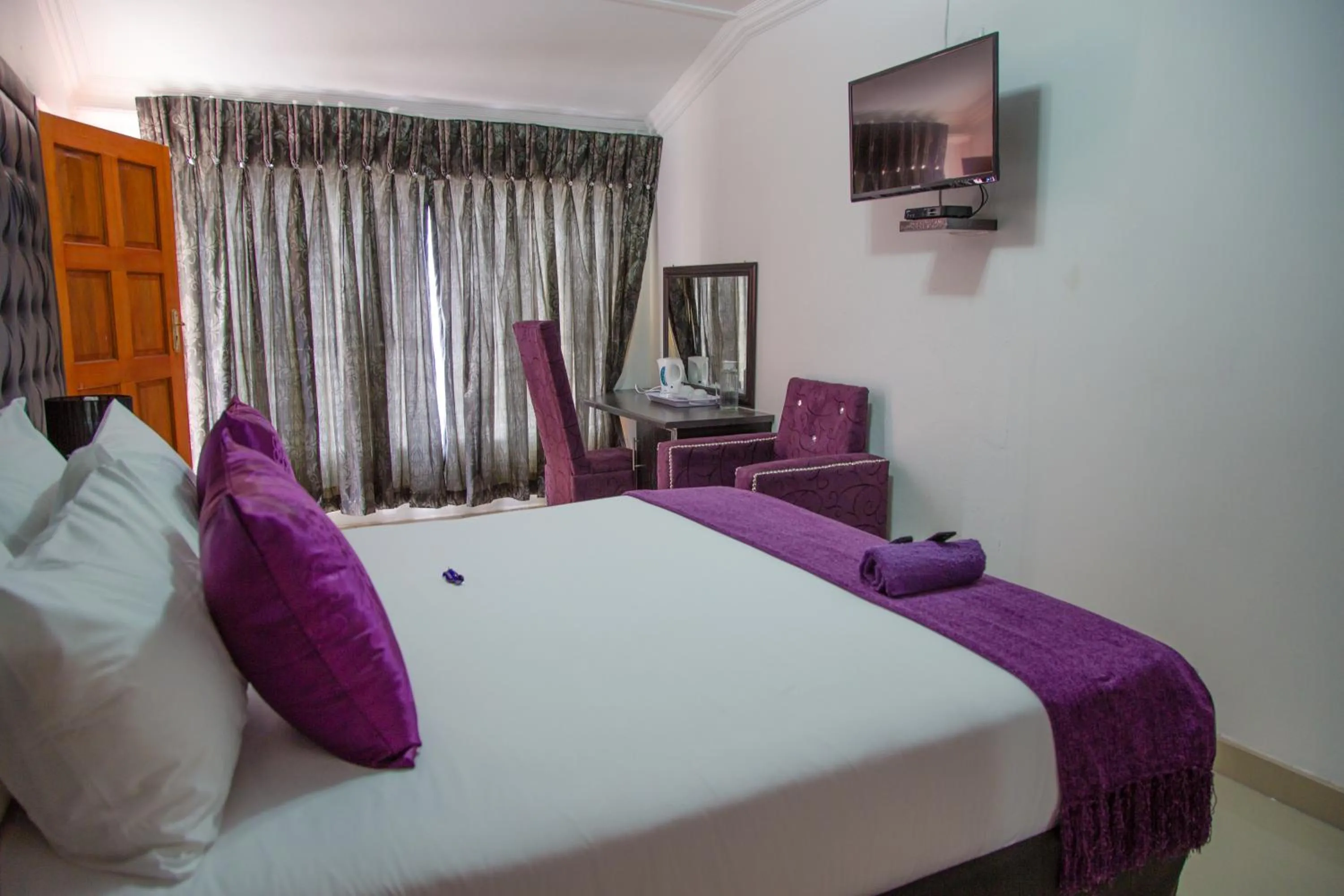 Photo of the whole room, Bed in Lapologa B&B Phalaborwa