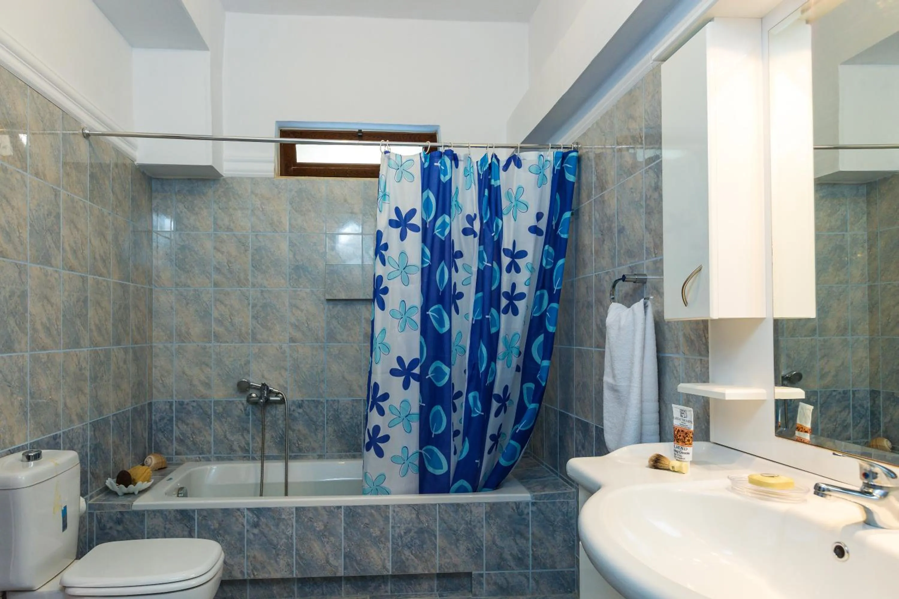Bathroom in Kalathas Sunset Villa