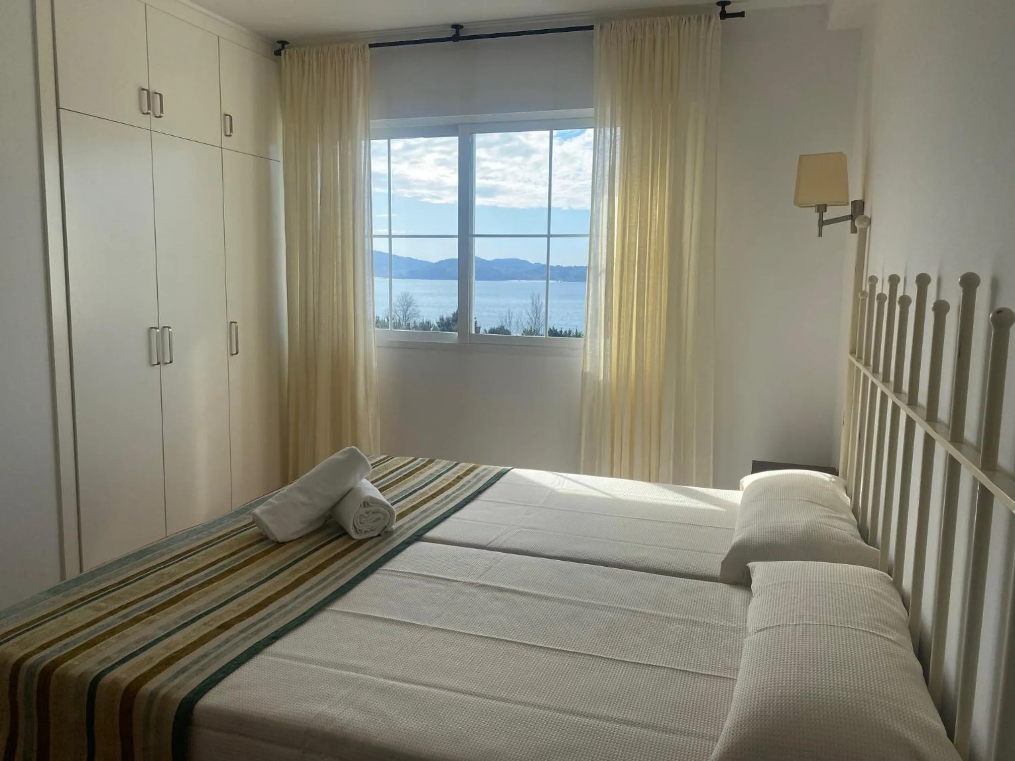 Bedroom, Bed in APARTHOTEL CABICASTRO Tres estrellas superior