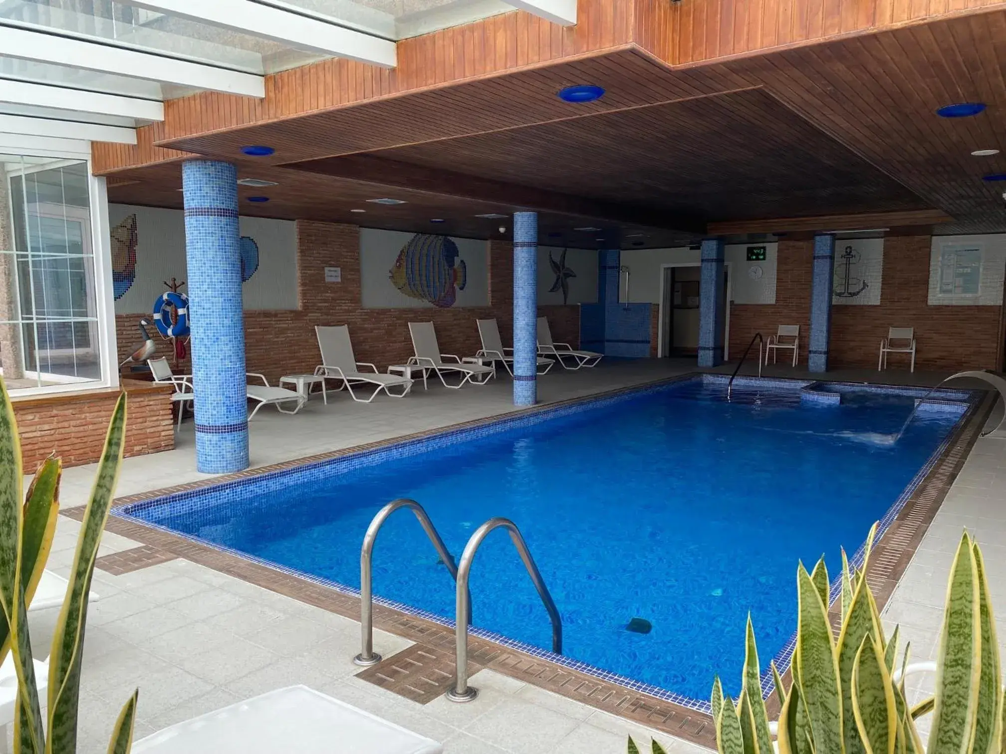 Swimming pool in APARTHOTEL CABICASTRO Tres estrellas superior Swimming pool in APARTHOTEL CABICASTRO Tres estrellas superior