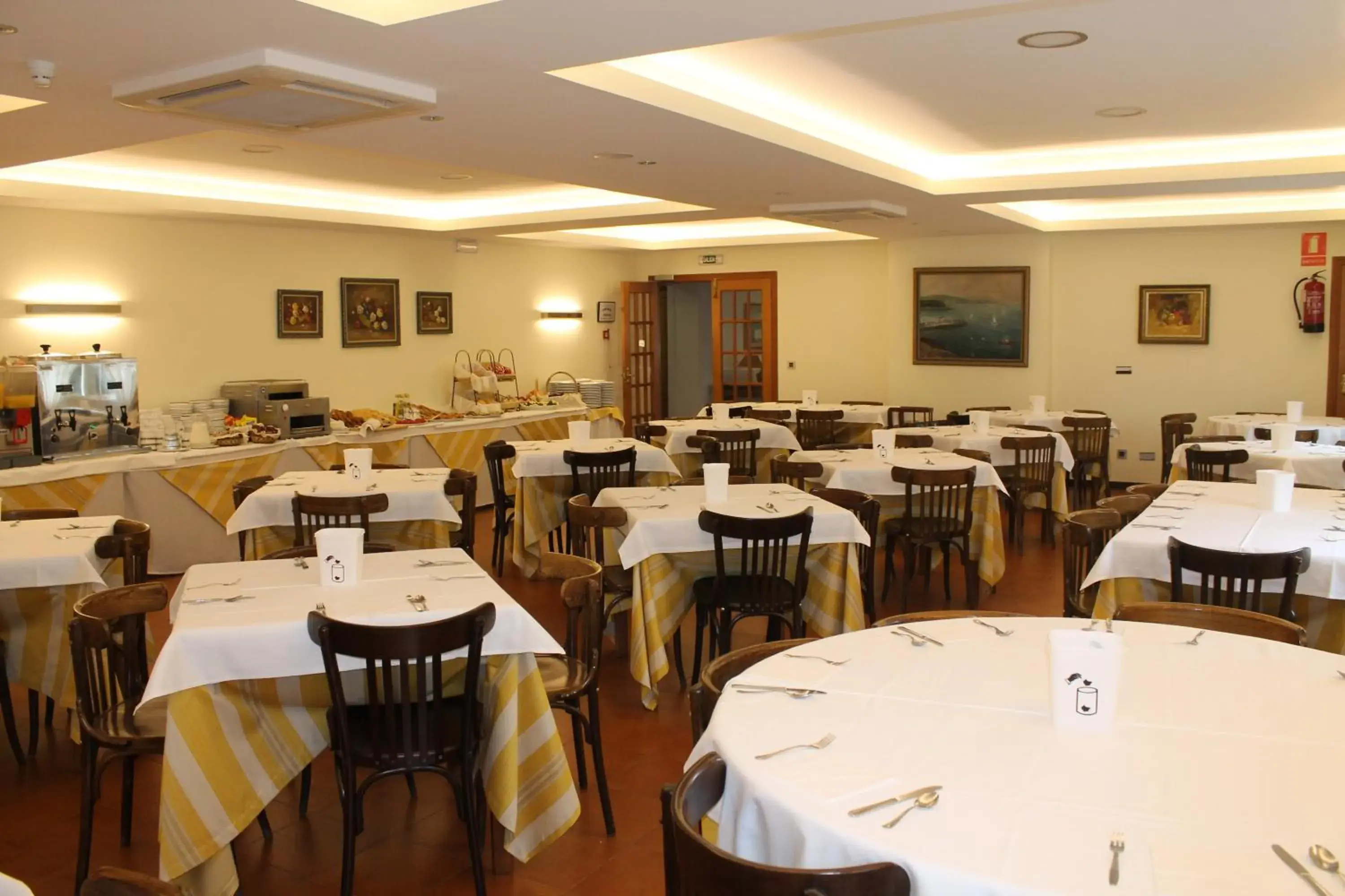 Restaurant/places to eat in APARTHOTEL CABICASTRO Tres estrellas superior Restaurant/places to eat in APARTHOTEL CABICASTRO Tres estrellas superior