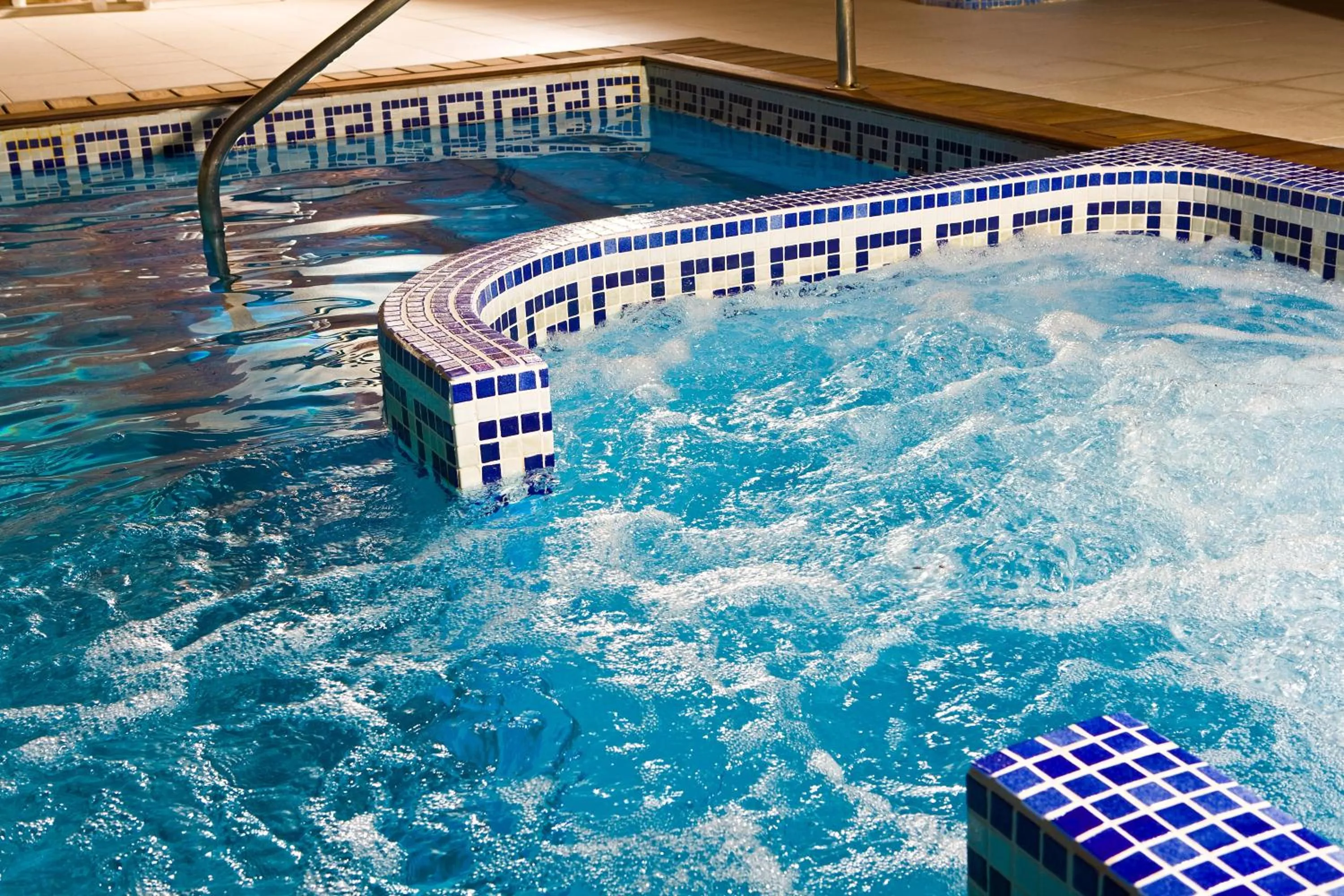 Swimming pool in APARTHOTEL CABICASTRO Tres estrellas superior