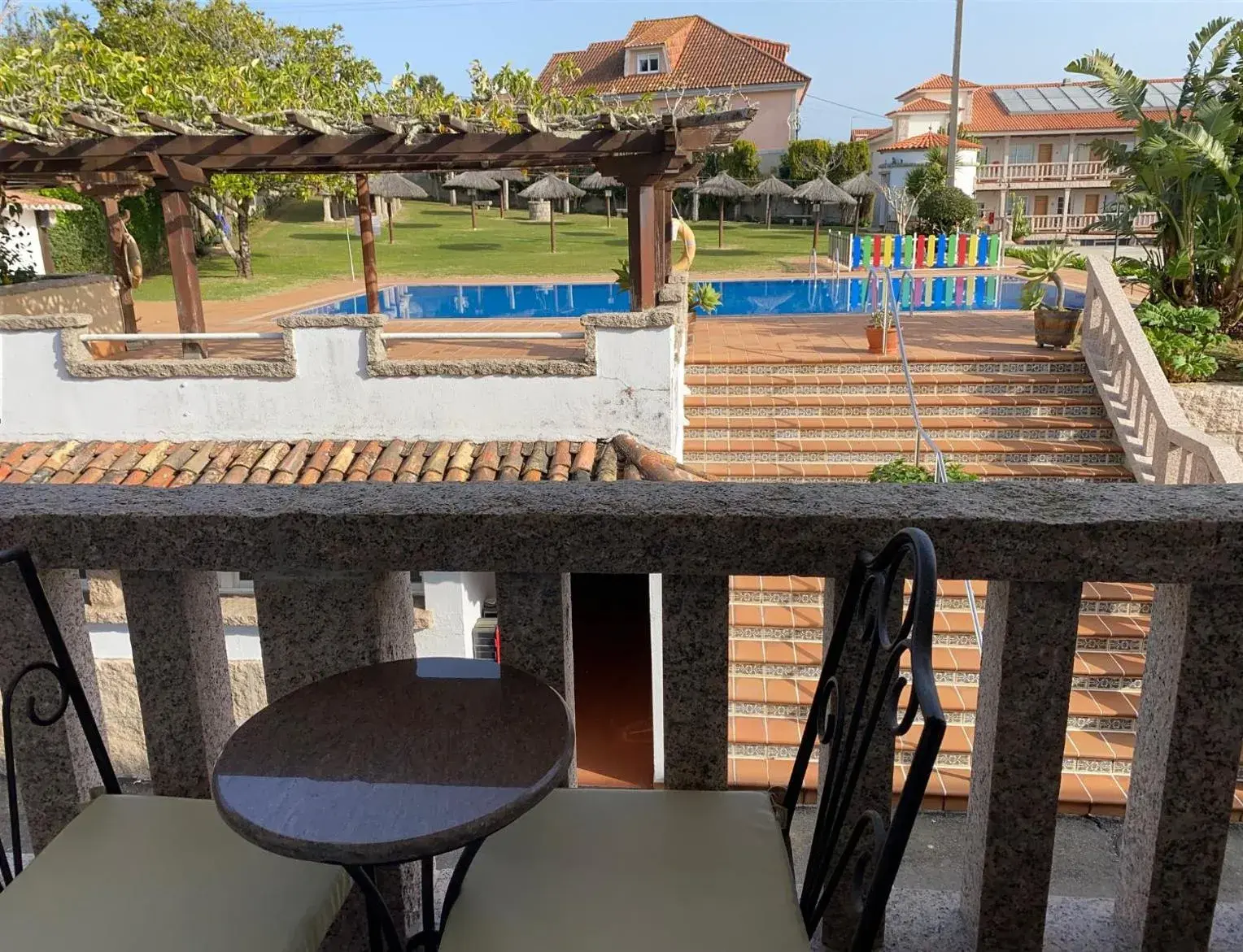 Pool view in APARTHOTEL CABICASTRO Tres estrellas superior Pool view in APARTHOTEL CABICASTRO Tres estrellas superior