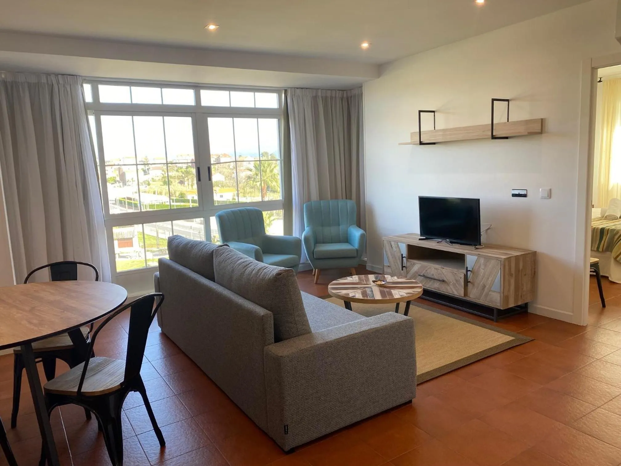 TV and multimedia in APARTHOTEL CABICASTRO Tres estrellas superior