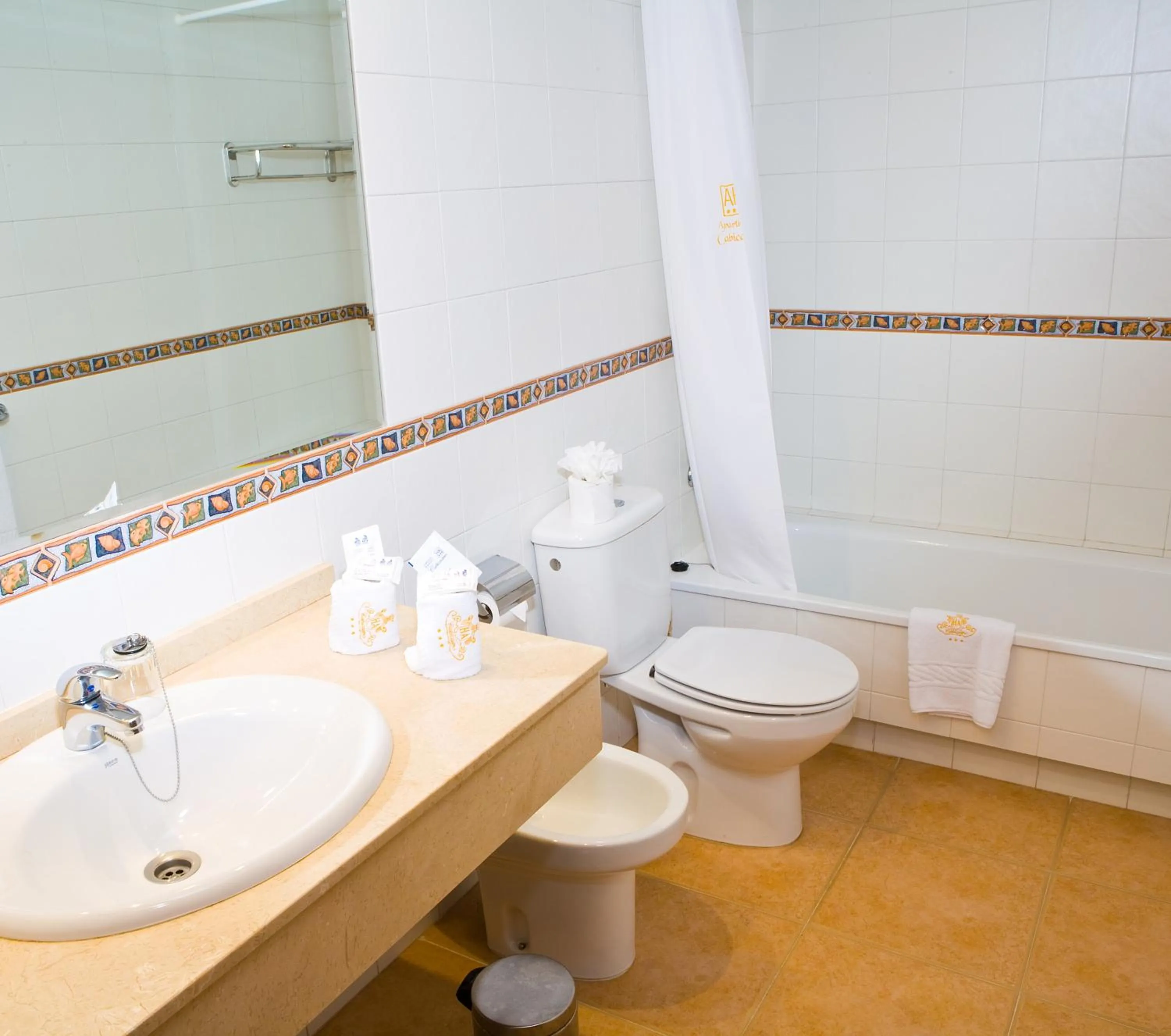 Bathroom in APARTHOTEL CABICASTRO Tres estrellas superior