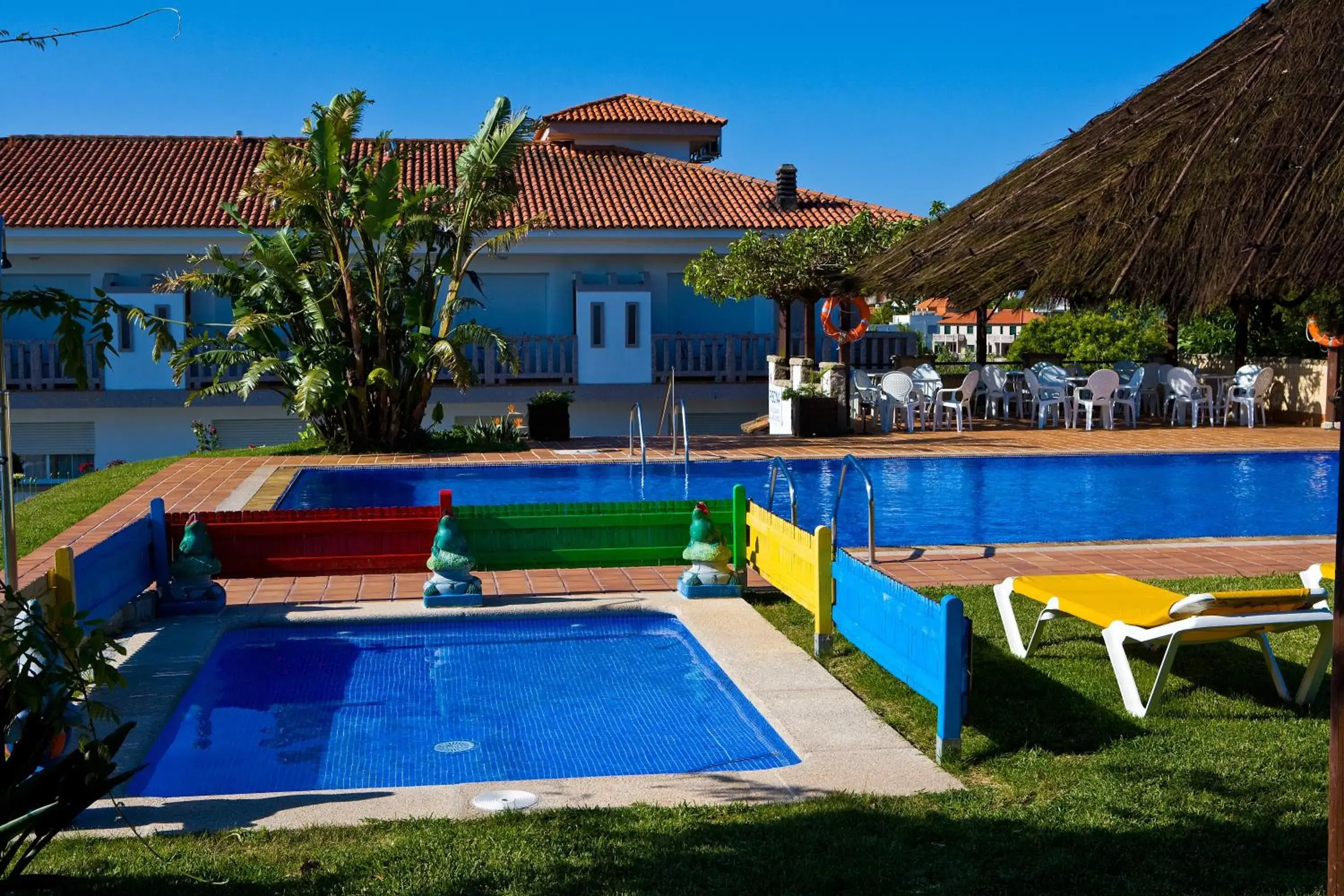 Swimming pool in APARTHOTEL CABICASTRO Tres estrellas superior Swimming pool in APARTHOTEL CABICASTRO Tres estrellas superior