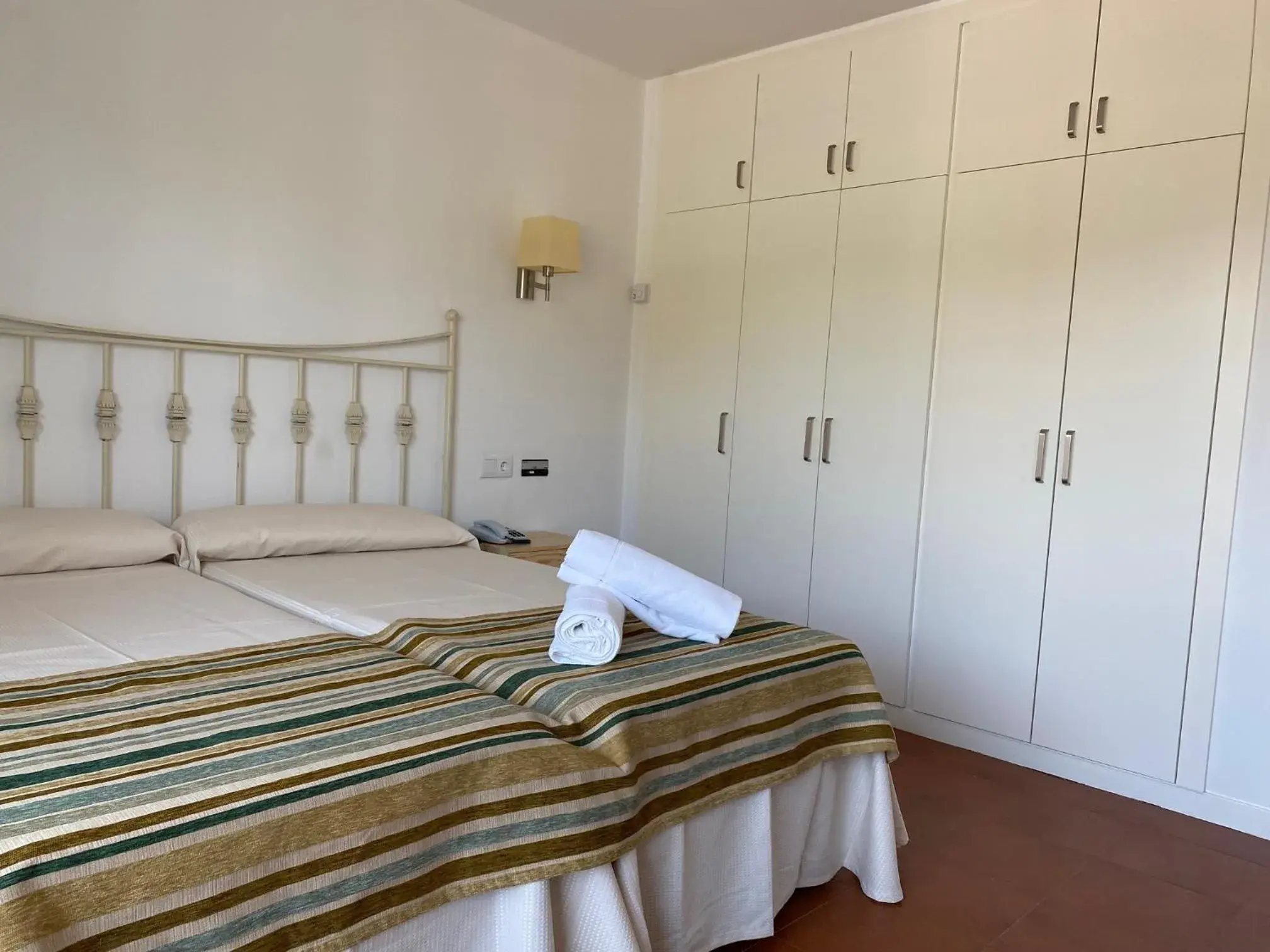 Bedroom, Bed in APARTHOTEL CABICASTRO Tres estrellas superior Bedroom, Bed in APARTHOTEL CABICASTRO Tres estrellas superior