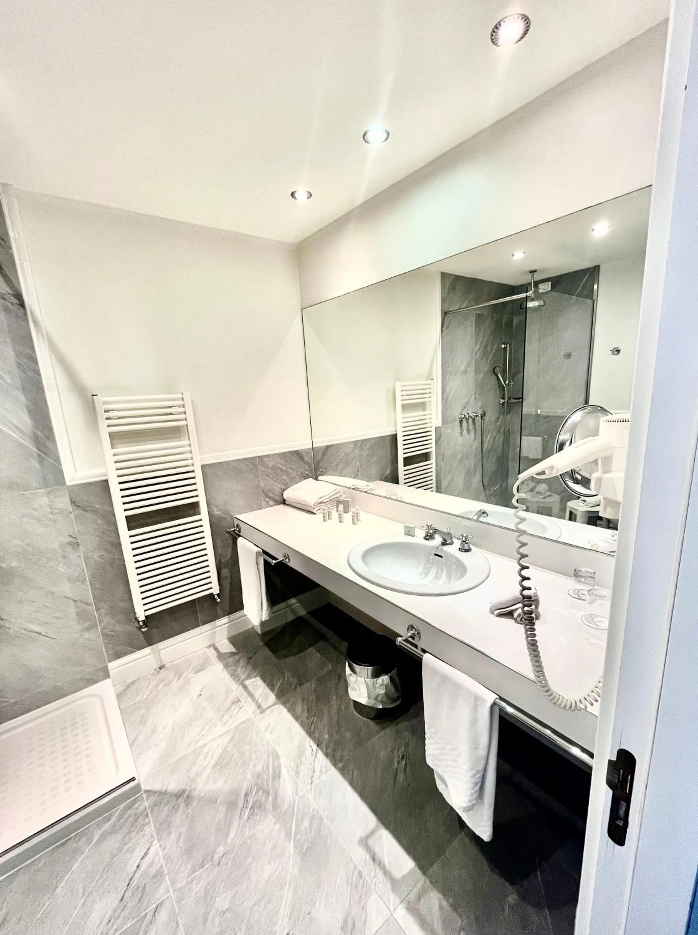 Hotel Riviera & Maximilian's