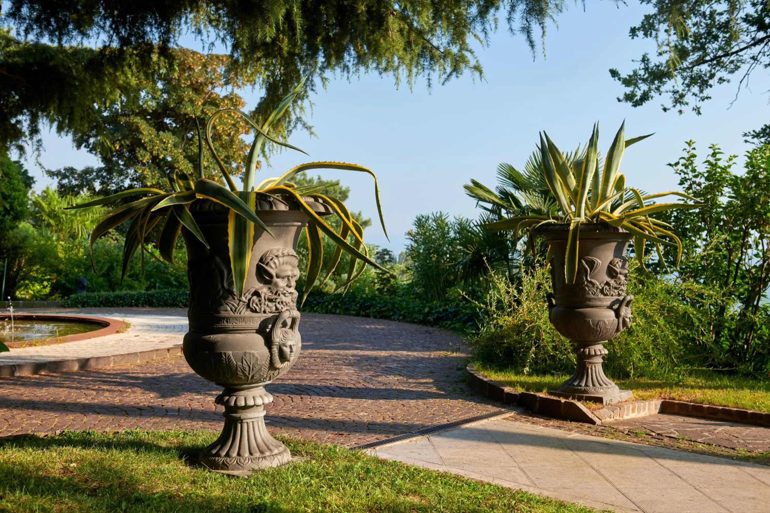 Hotel Riviera & Maximilian's