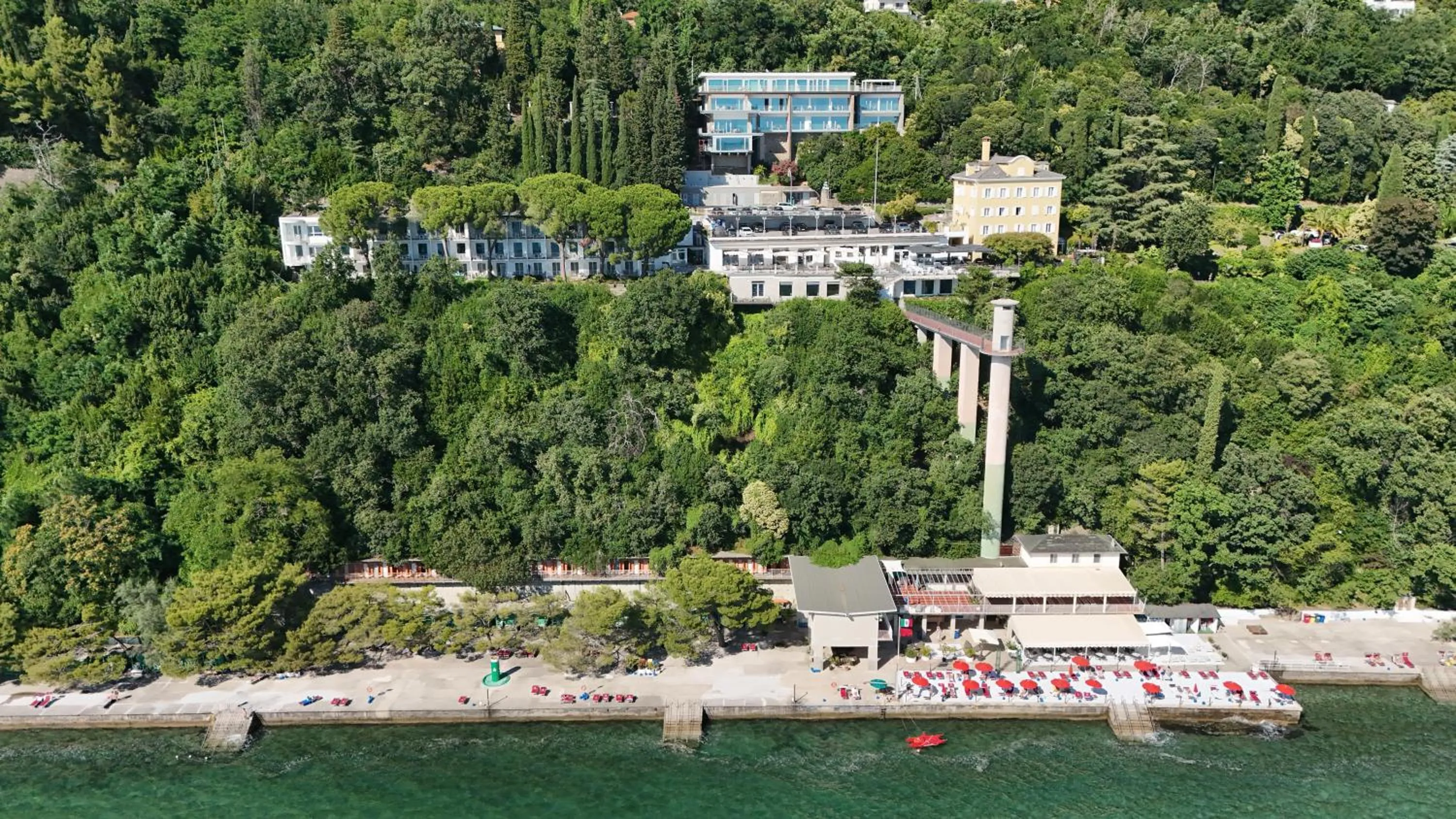 Property building in Hotel Riviera & Maximilian's