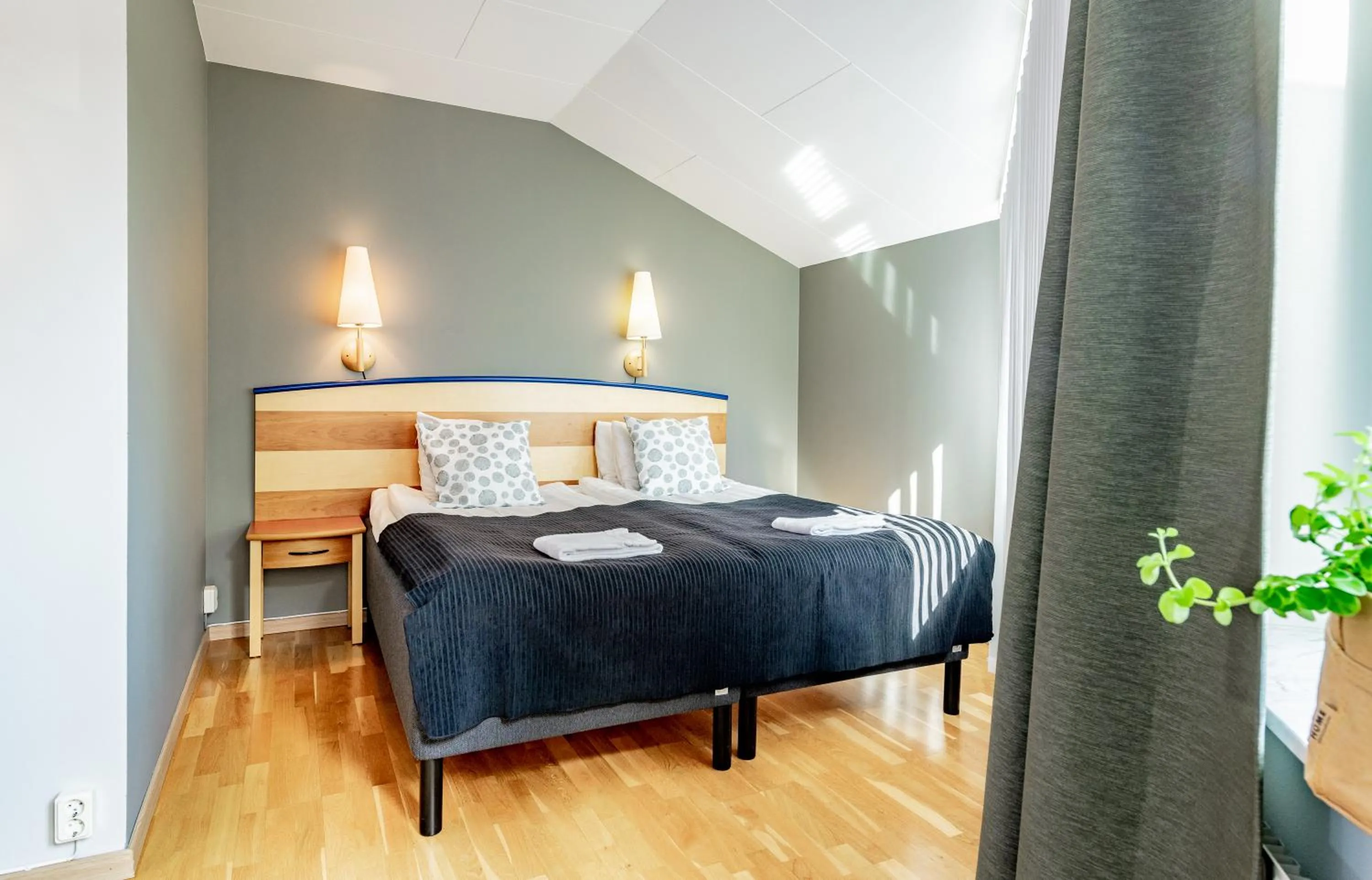 Bed in Best Western Hotel 23