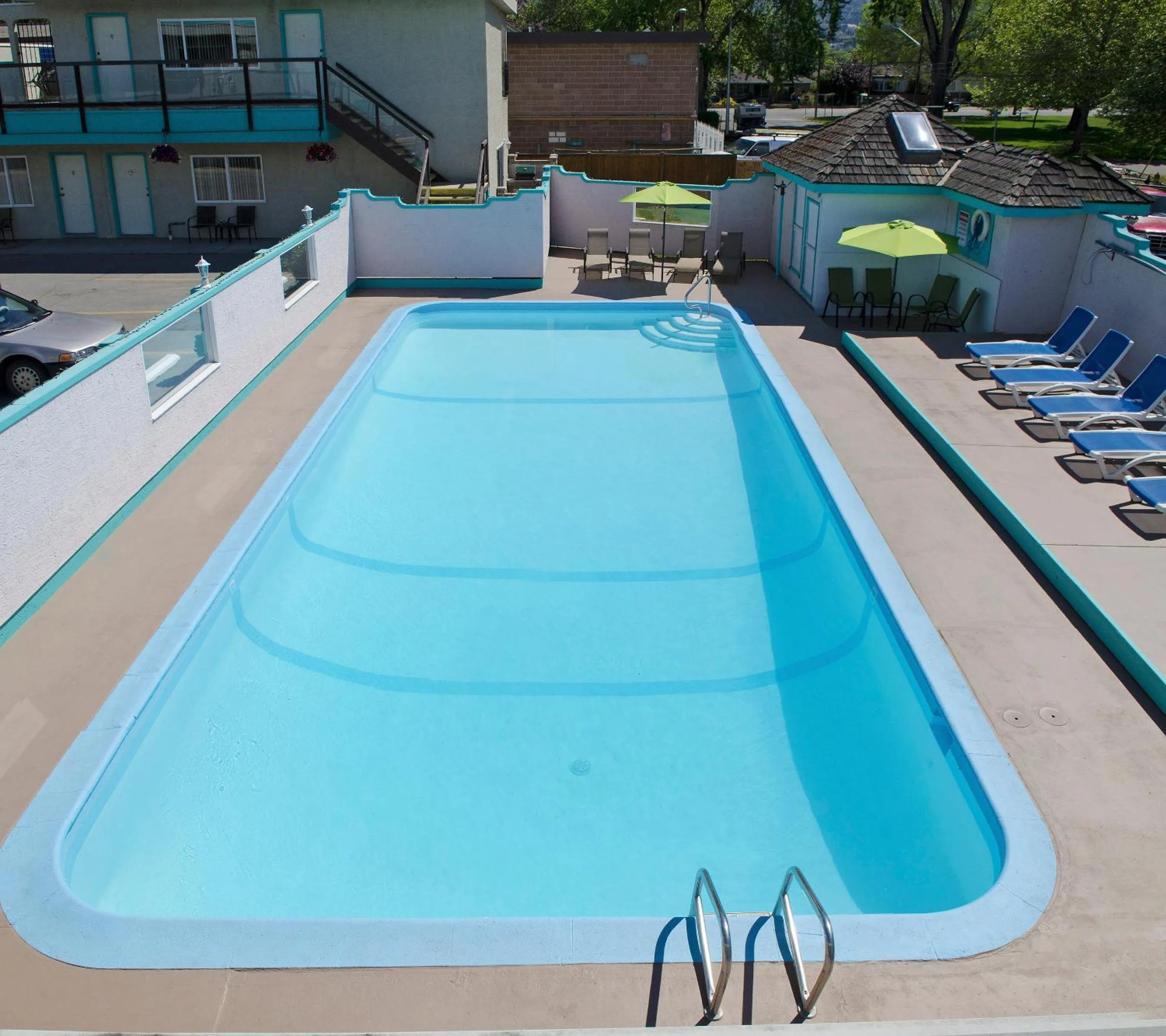 Swimming pool in Tiki Shores Inn & Suites