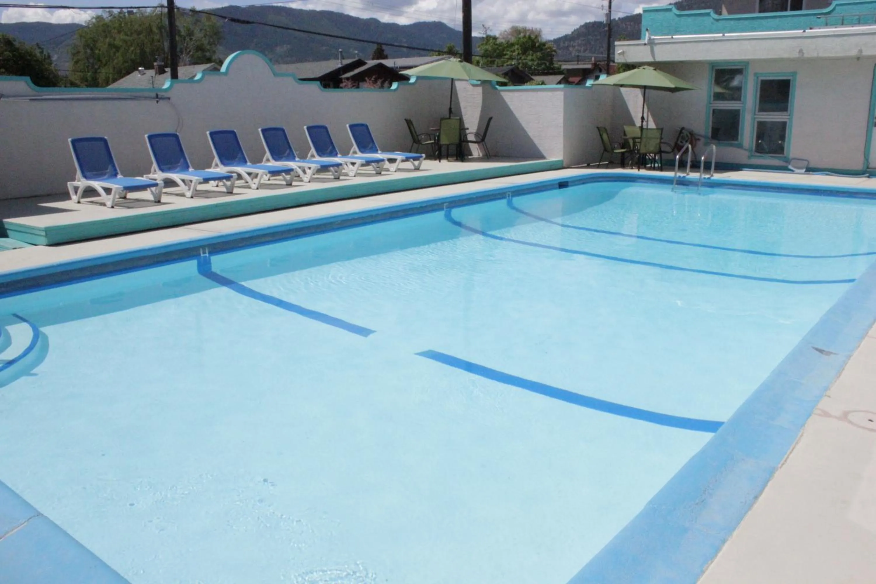 Swimming pool in Tiki Shores Inn & Suites