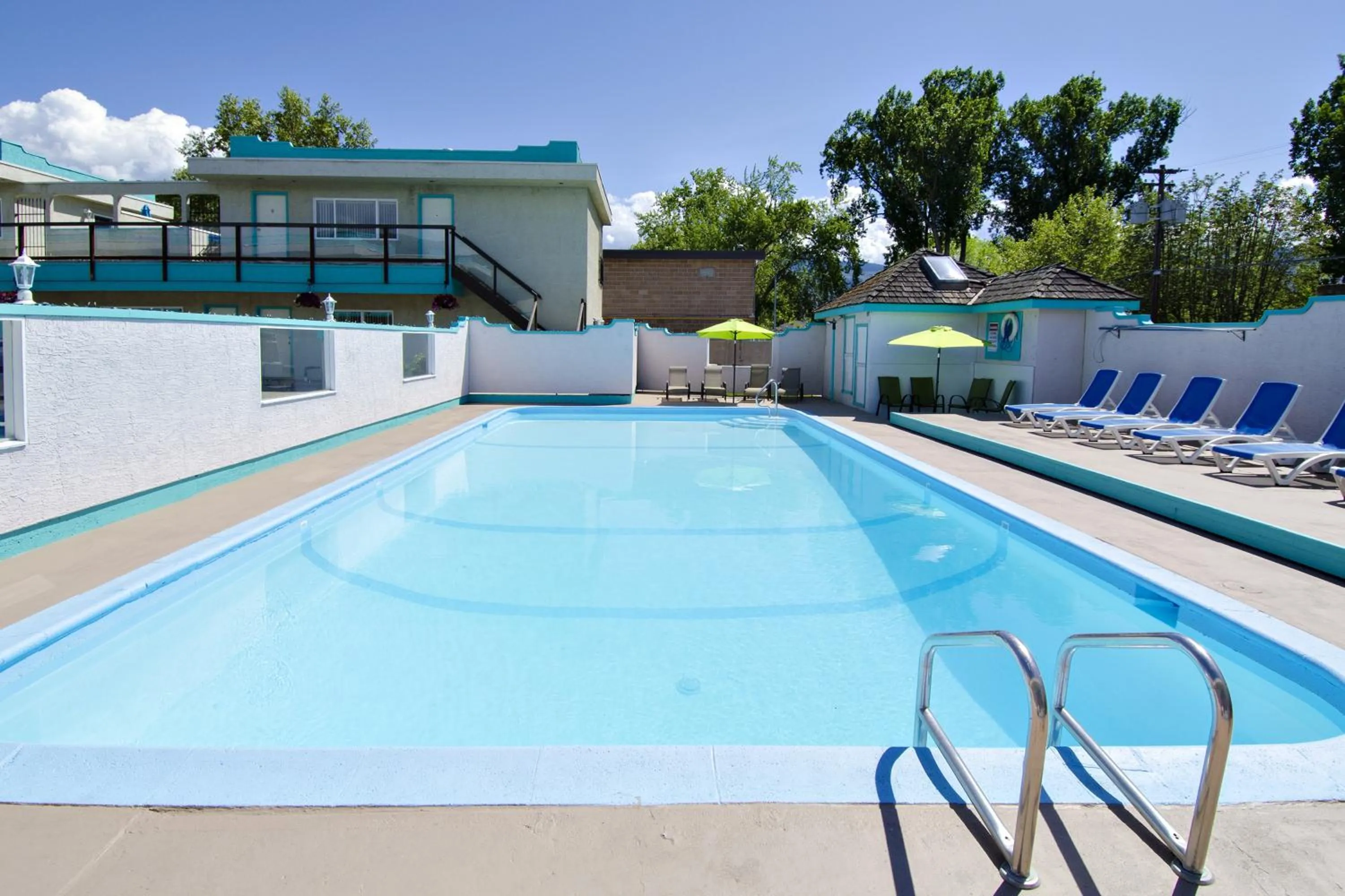 Swimming pool in Tiki Shores Inn & Suites