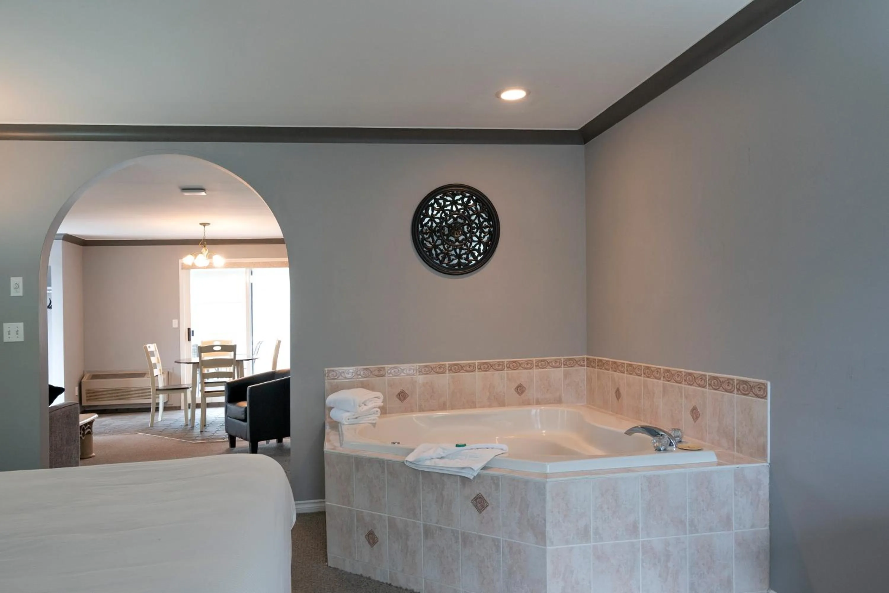 Bed in Tiki Shores Inn & Suites