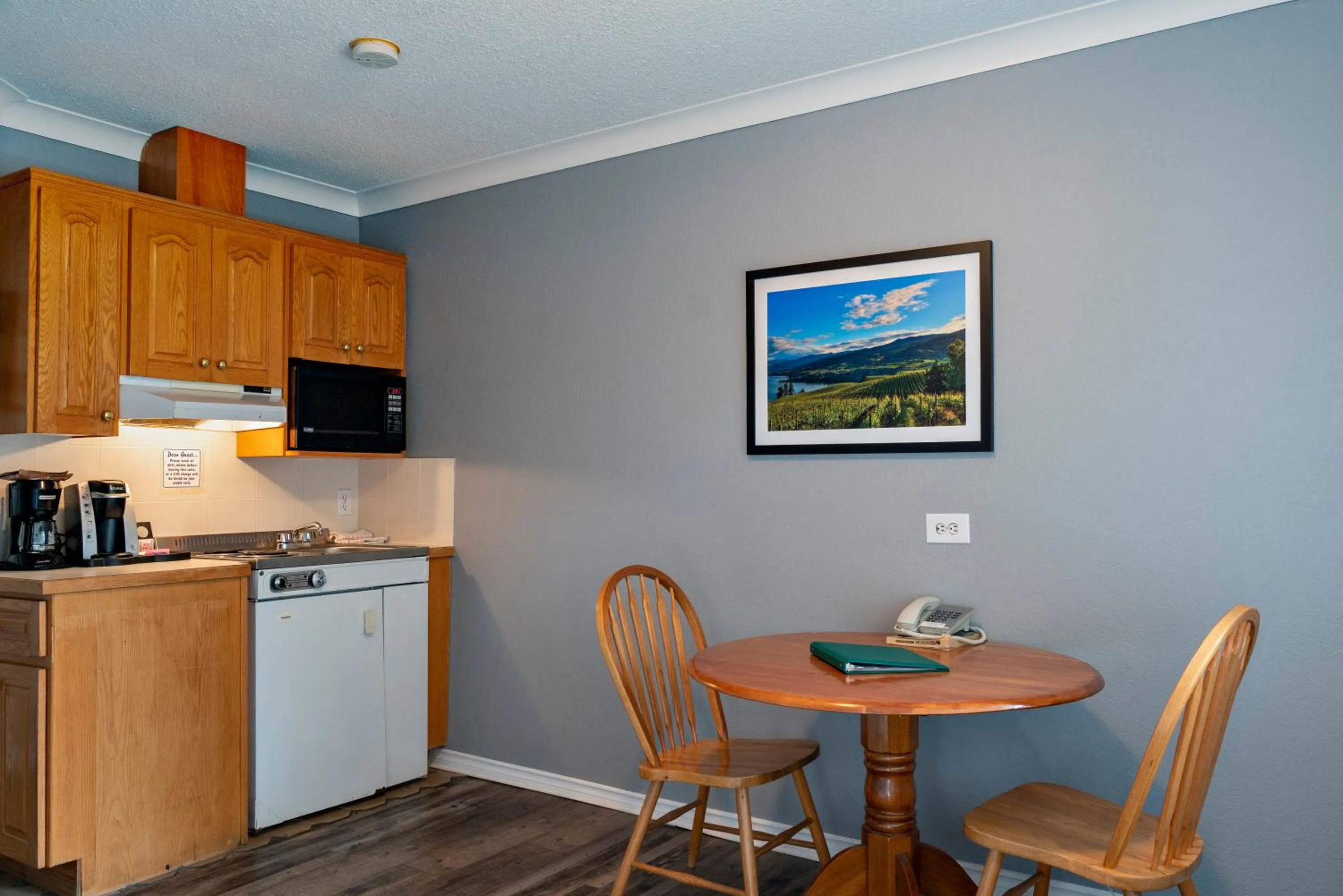 Kitchen or kitchenette in Tiki Shores Inn & Suites