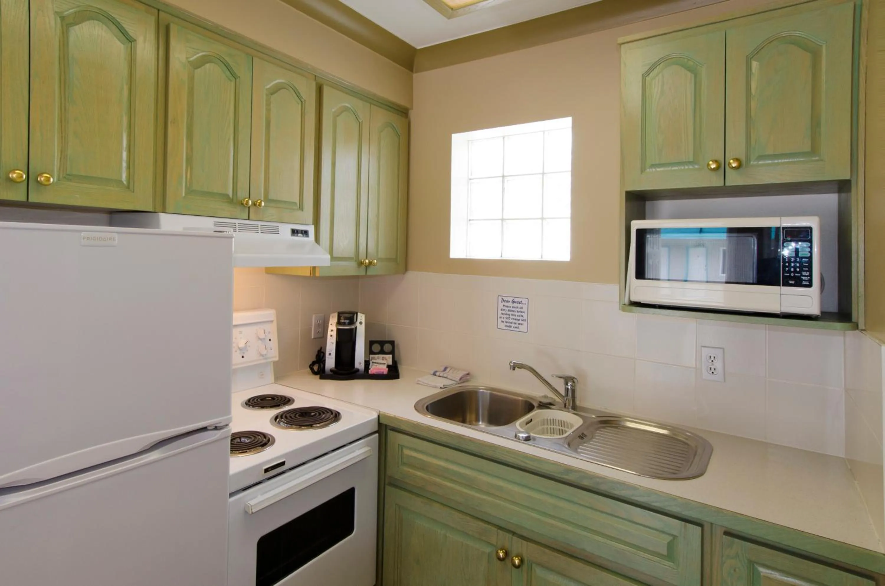 Coffee/tea facilities in Tiki Shores Inn & Suites