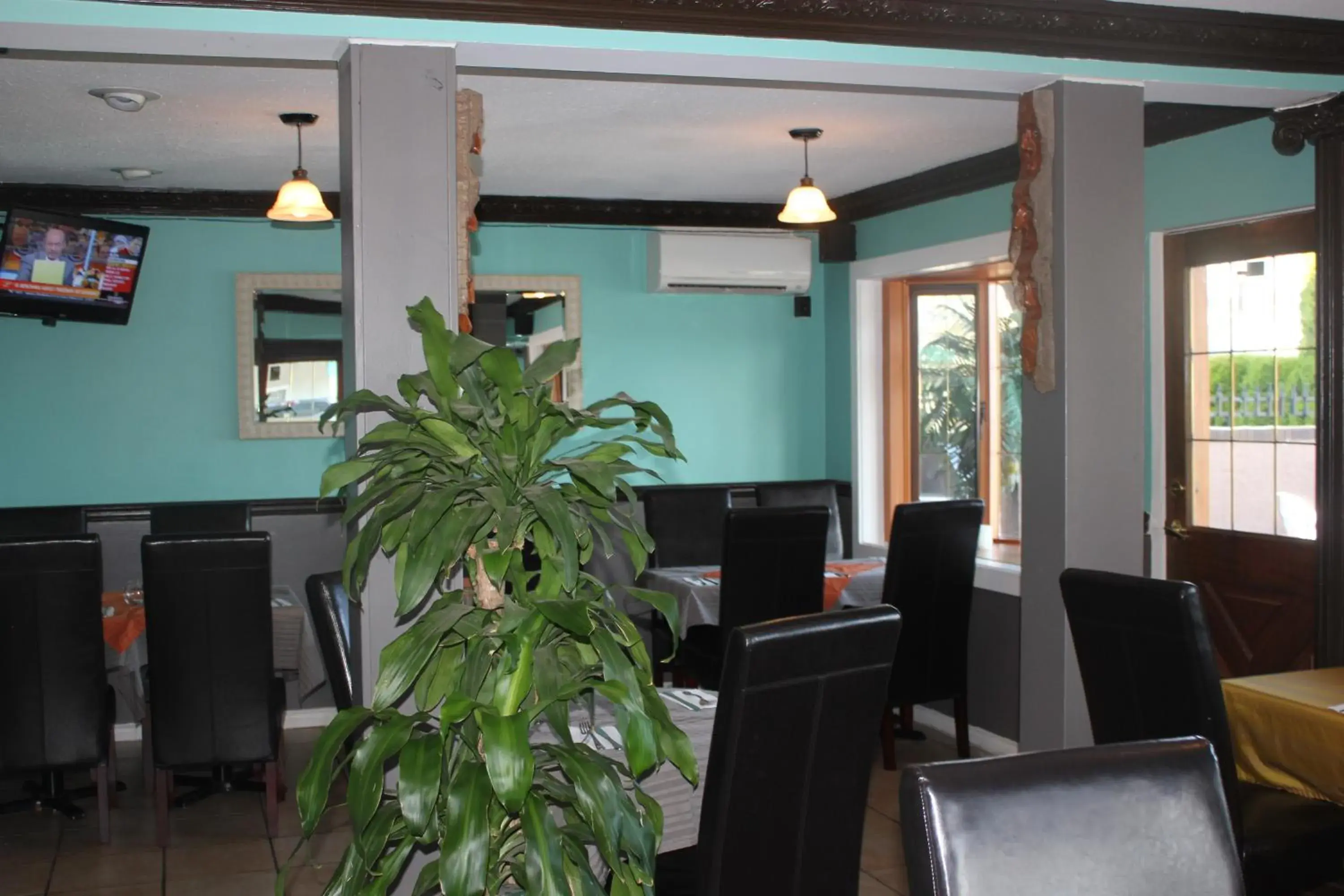 Restaurant/places to eat in Tiki Shores Inn & Suites Restaurant/places to eat in Tiki Shores Inn & Suites