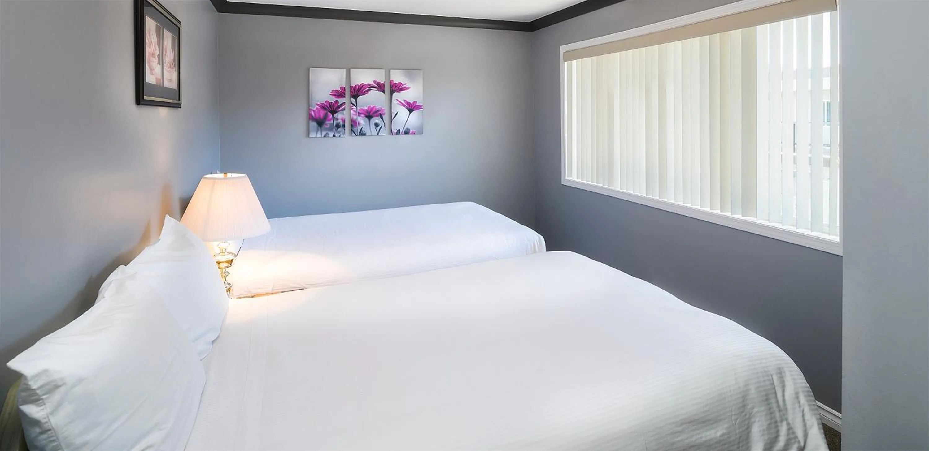 Bed in Tiki Shores Inn & Suites