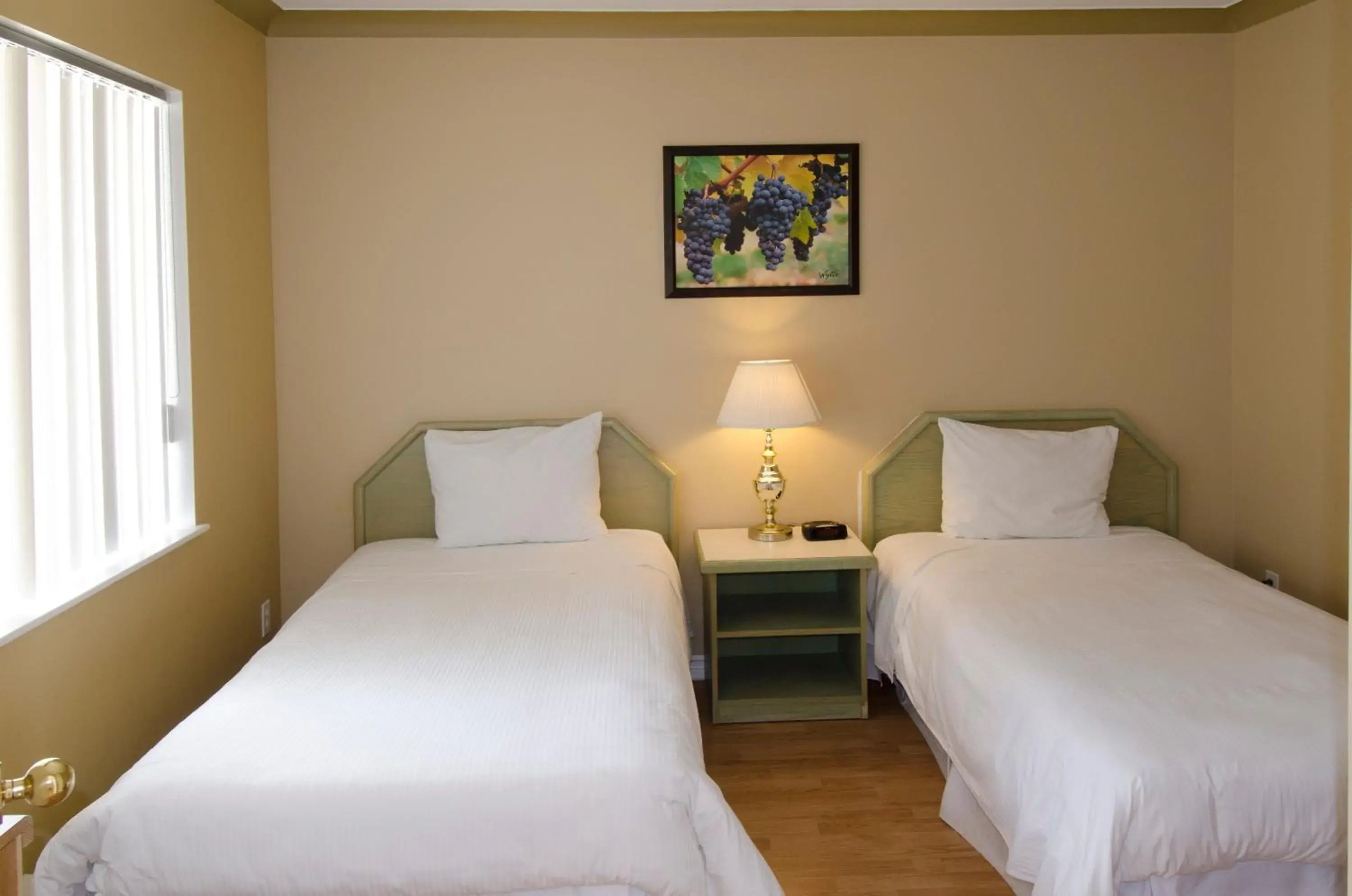 Bedroom, Bed in Tiki Shores Inn & Suites Bedroom, Bed in Tiki Shores Inn & Suites