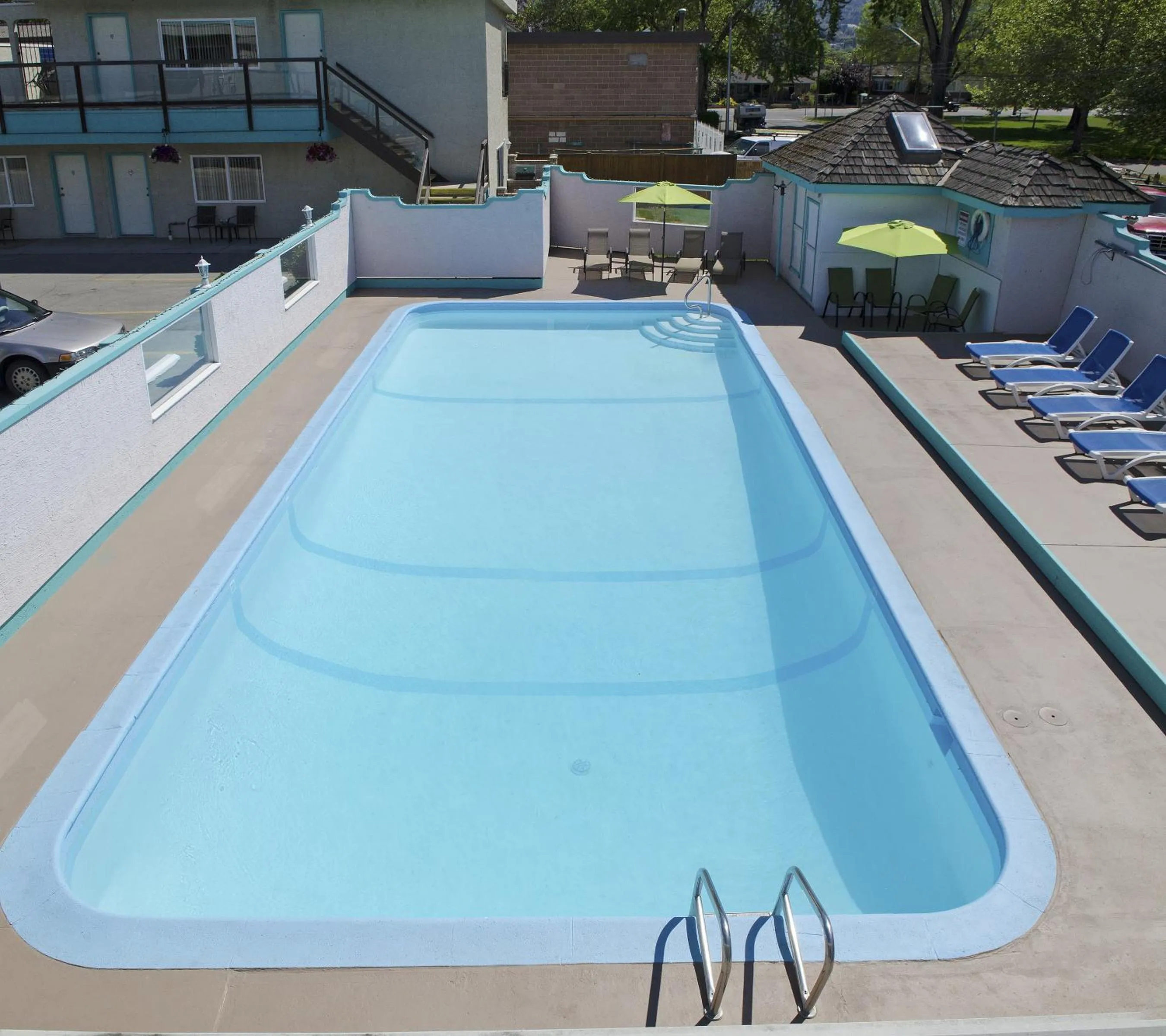 Swimming pool in Tiki Shores Inn & Suites