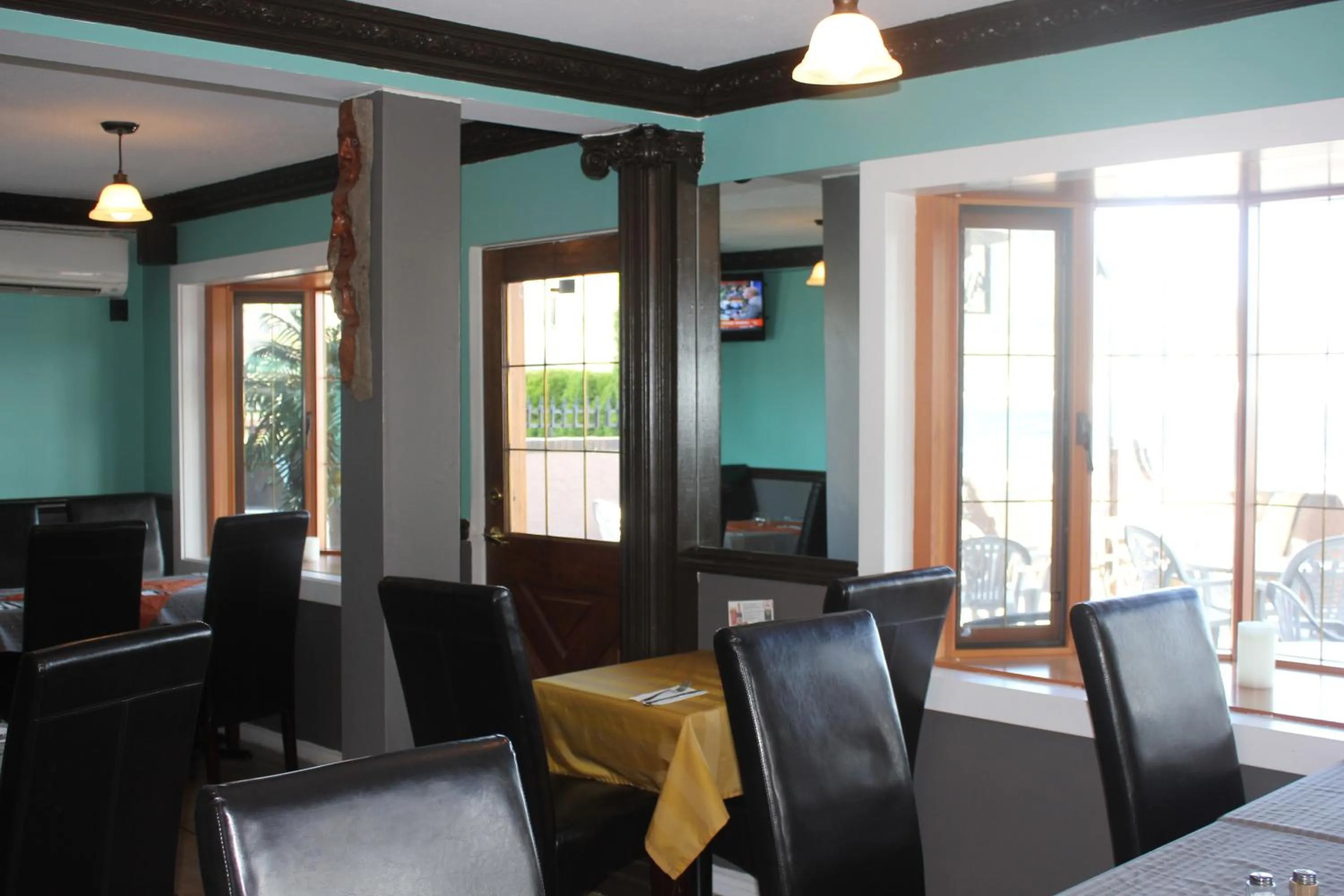 Restaurant/places to eat in Tiki Shores Inn & Suites