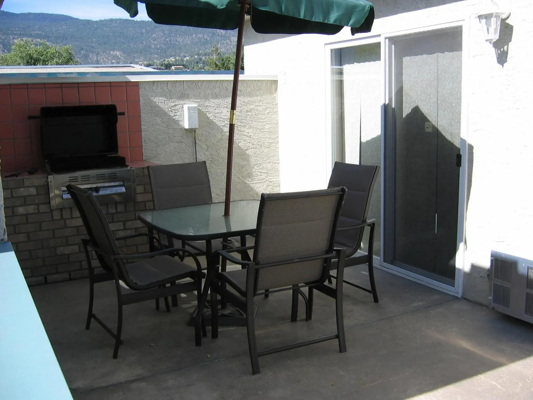 Facade/entrance in Tiki Shores Inn & Suites Facade/entrance in Tiki Shores Inn & Suites