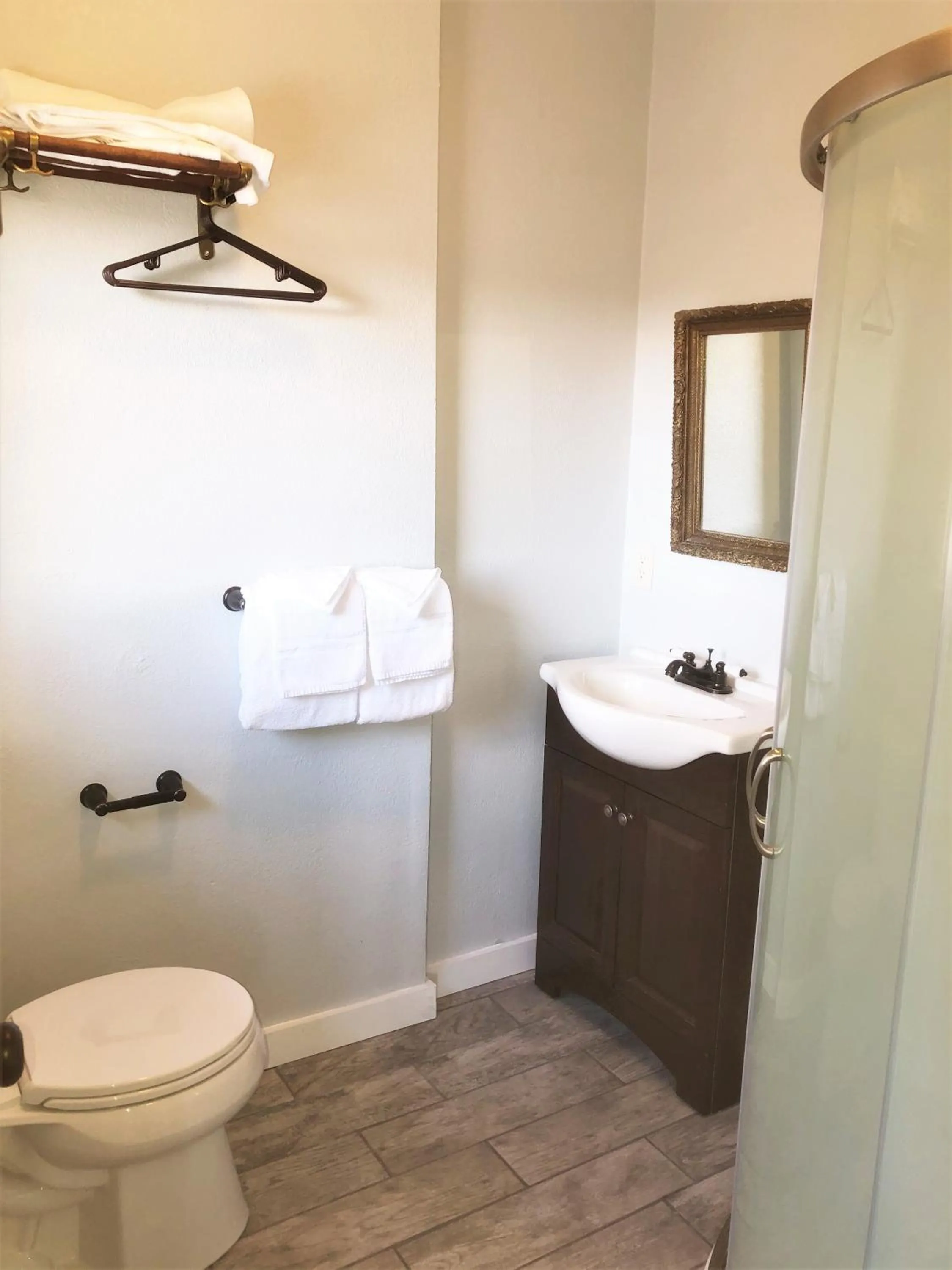 Bathroom in College Inn Hotel