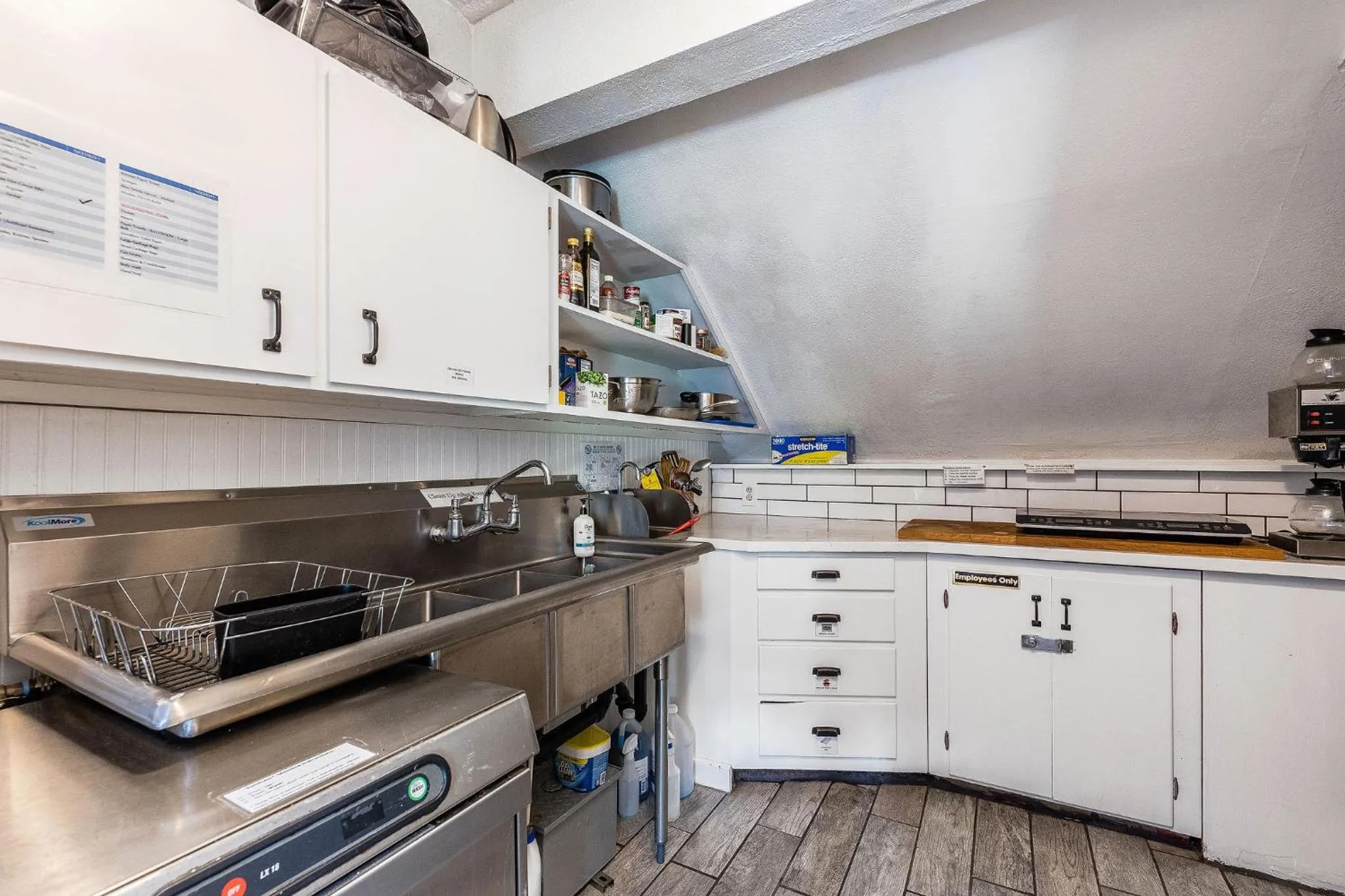 Communal kitchen in College Inn Hotel
