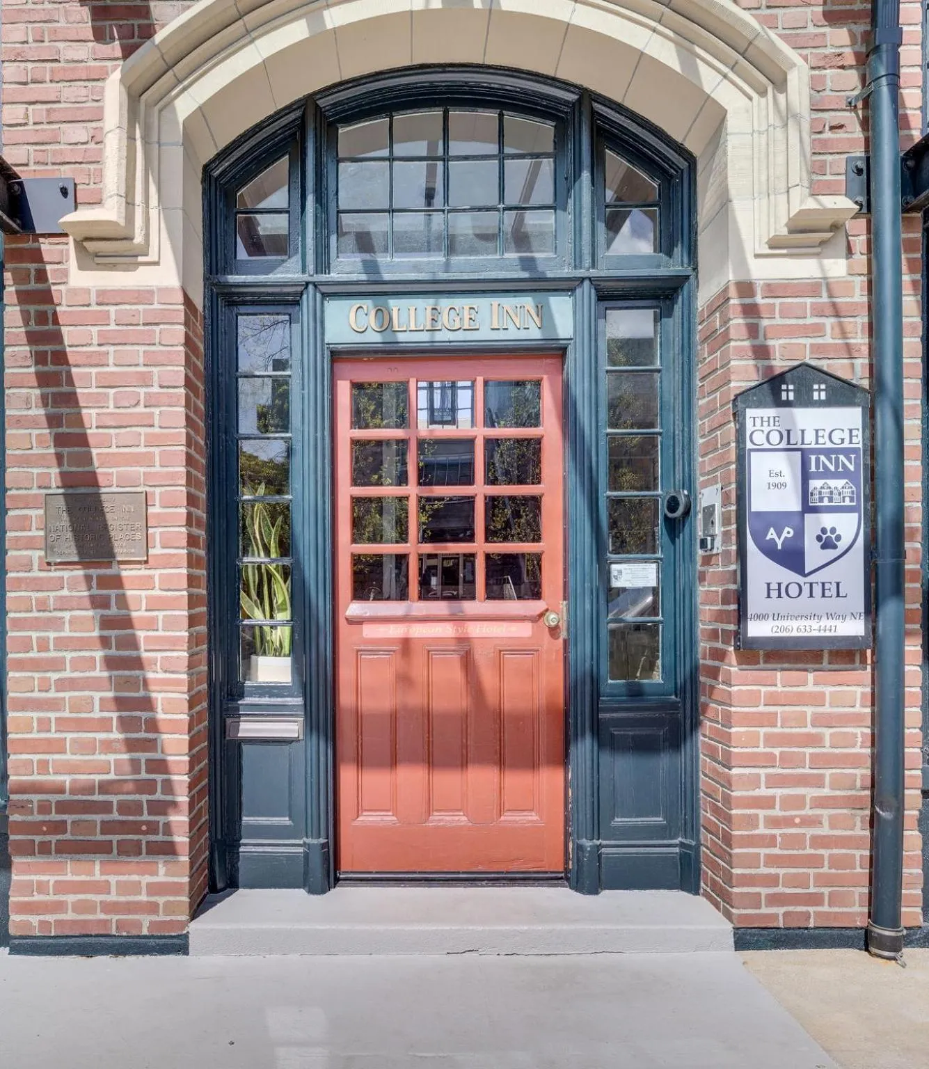 Facade/entrance in College Inn Hotel