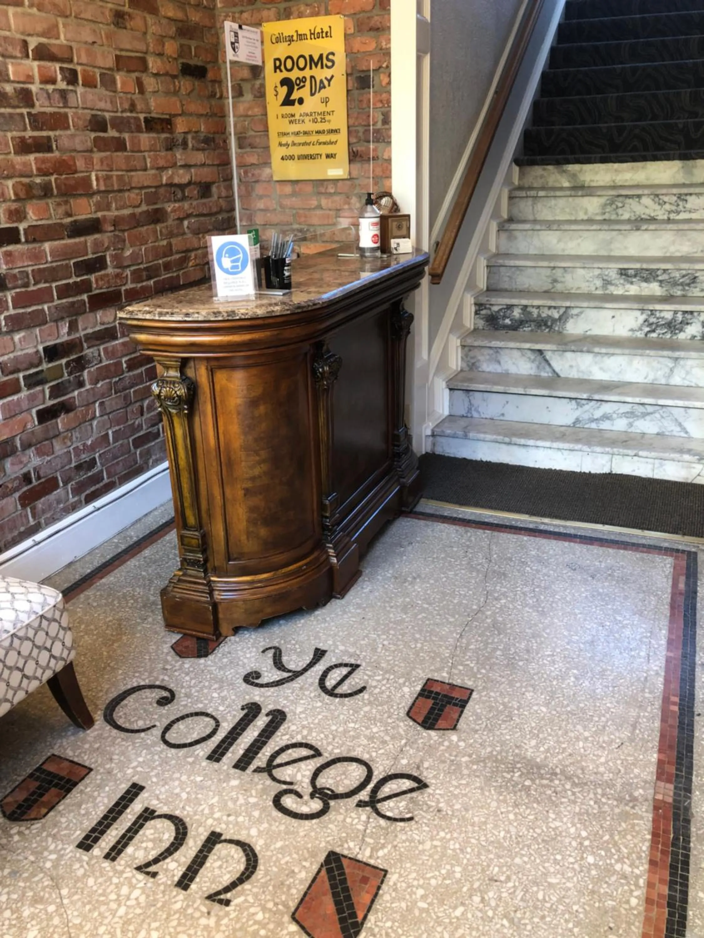 Lobby or reception in College Inn Hotel