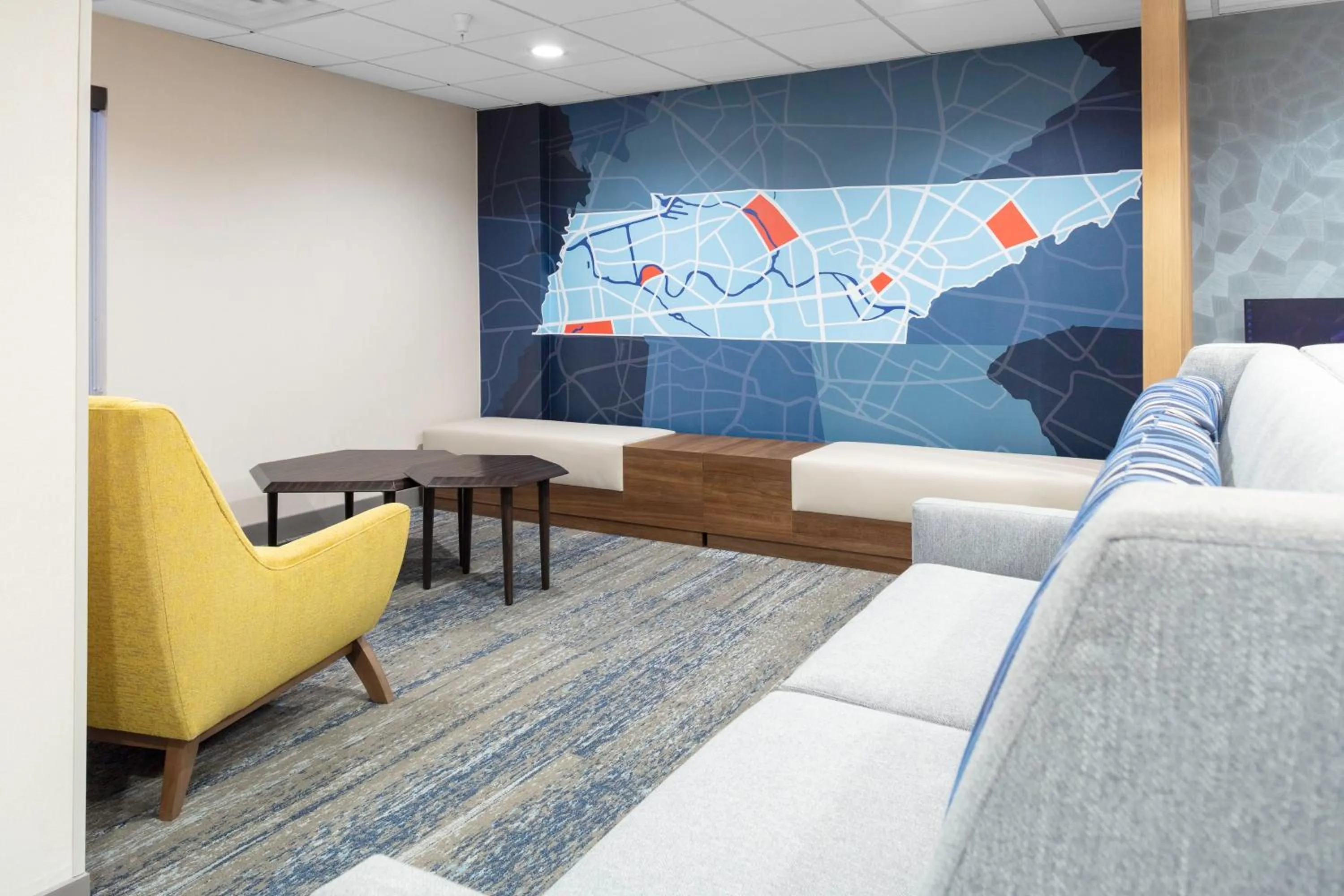 Property building, Seating Area in Holiday Inn Express Hotel & Suites Kimball