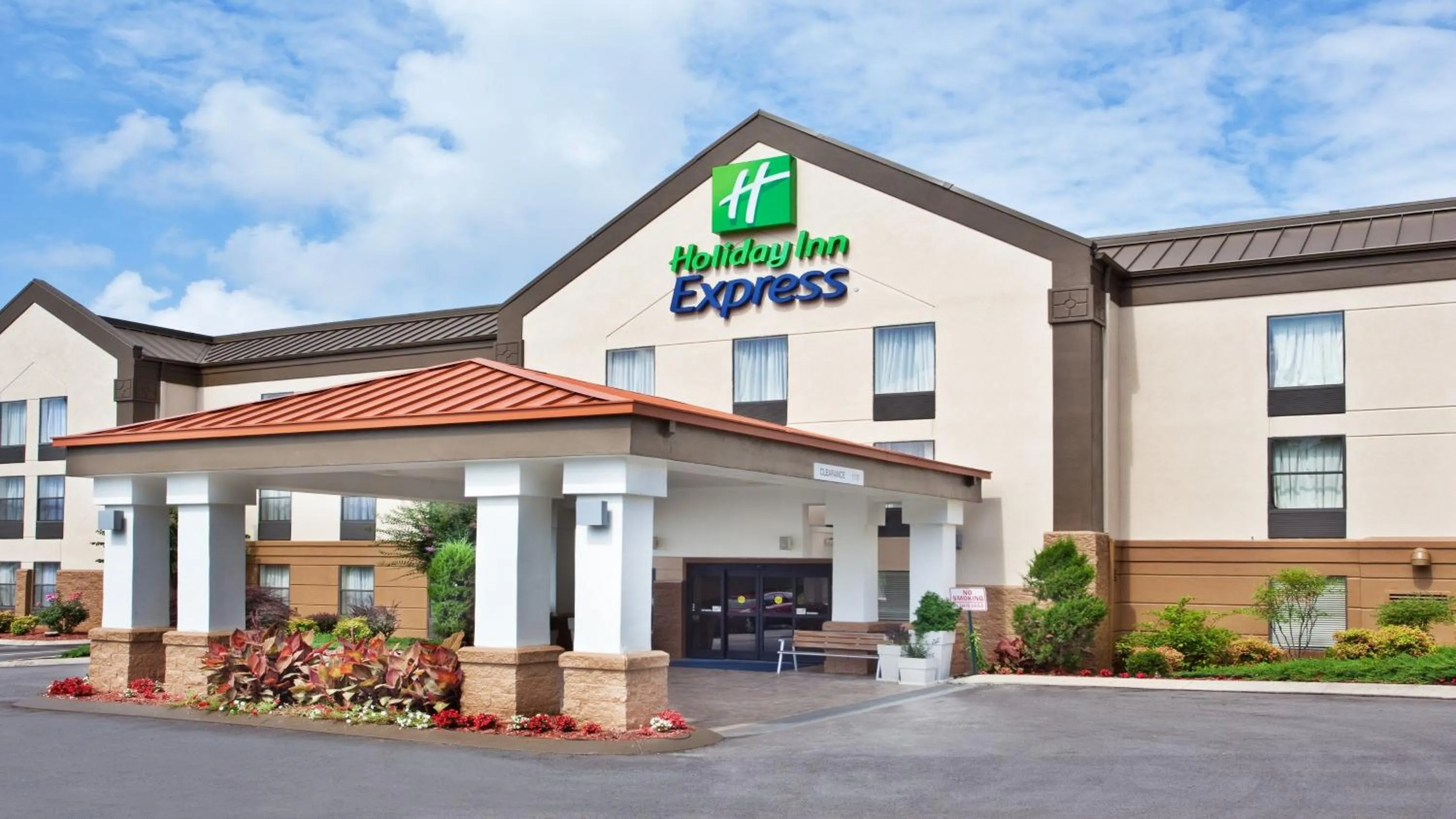 Property building in Holiday Inn Express Hotel & Suites Kimball